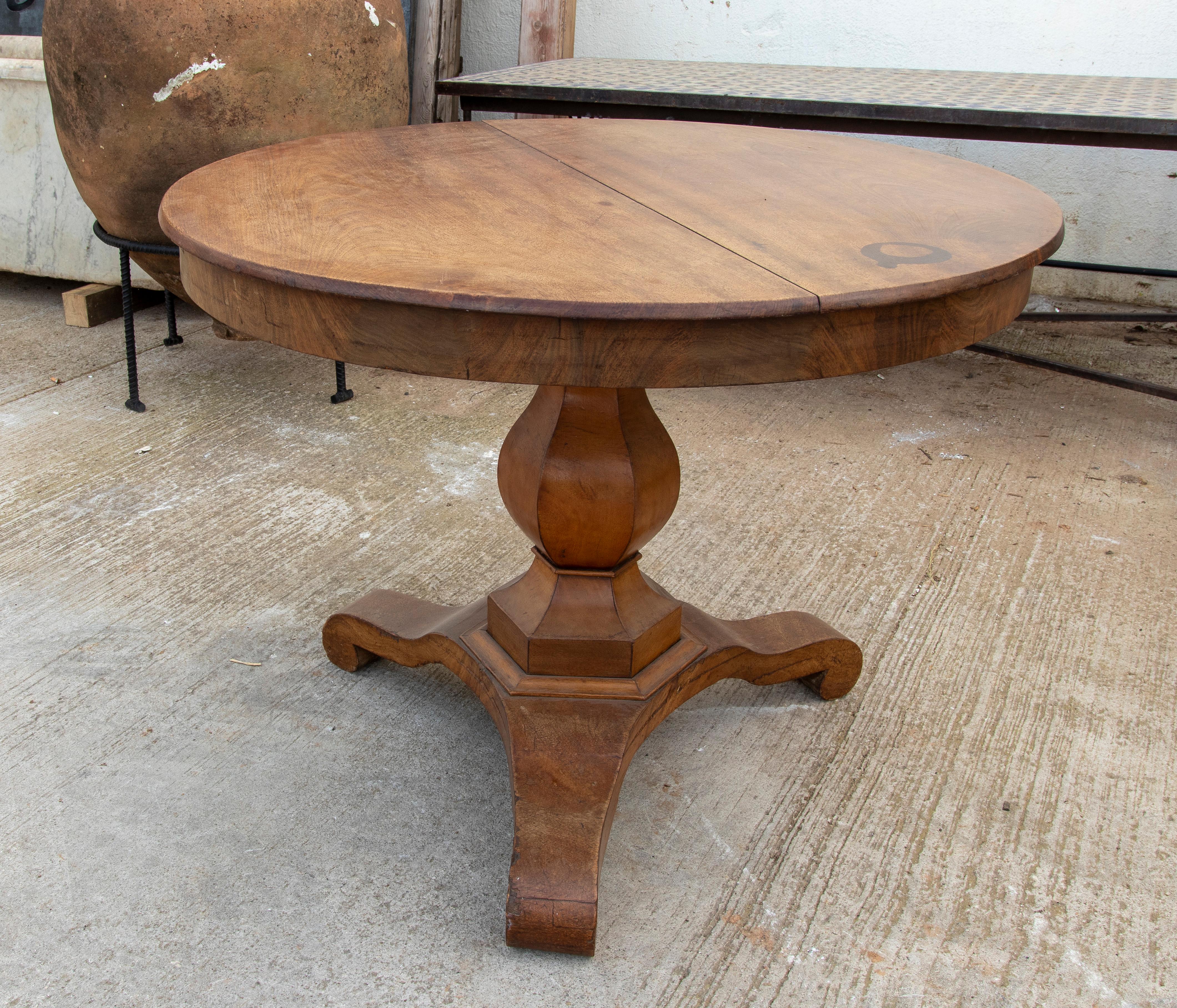 English round mahogany table.