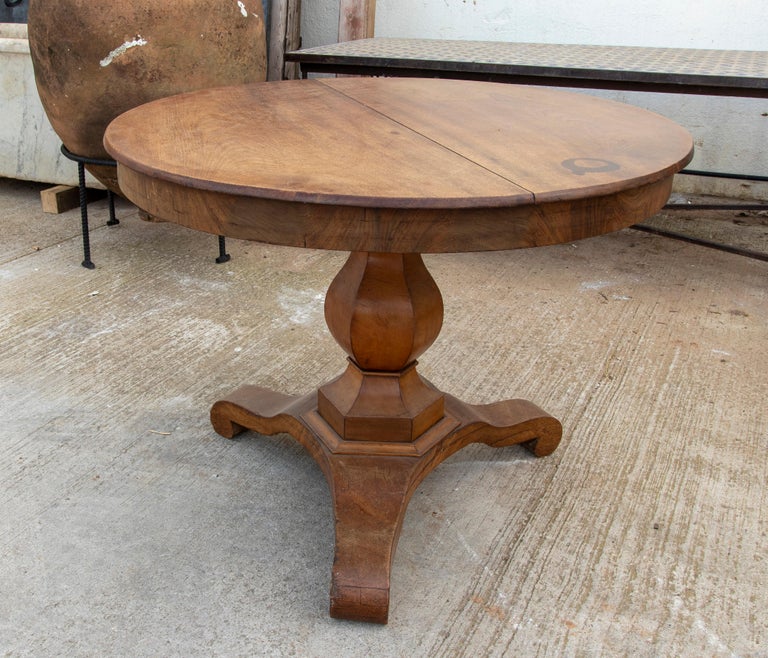 English Round Mahogany Table For Sale at 1stDibs