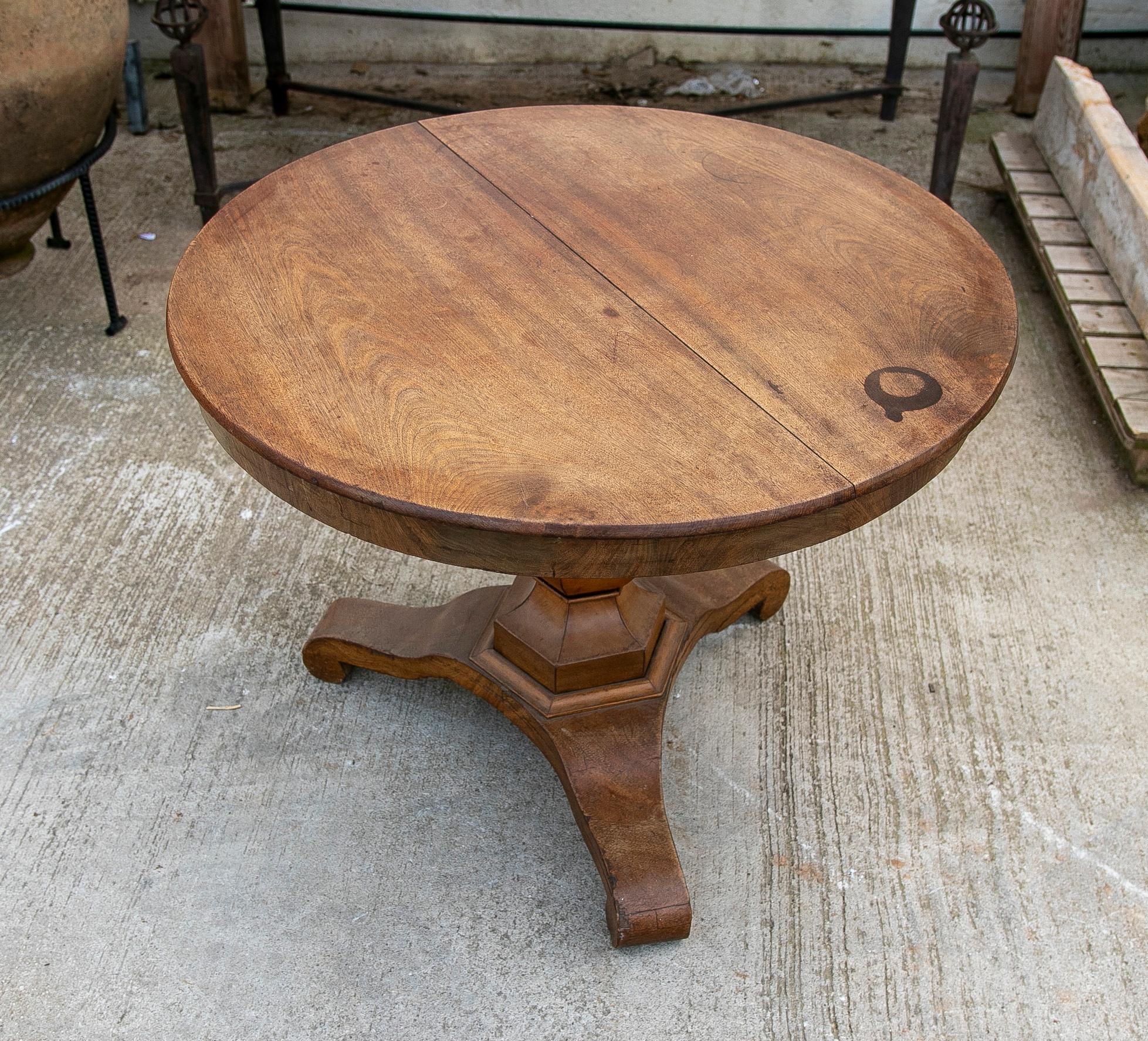 English Round Mahogany Table For Sale 2