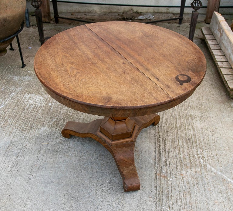 English Round Mahogany Table For Sale at 1stDibs