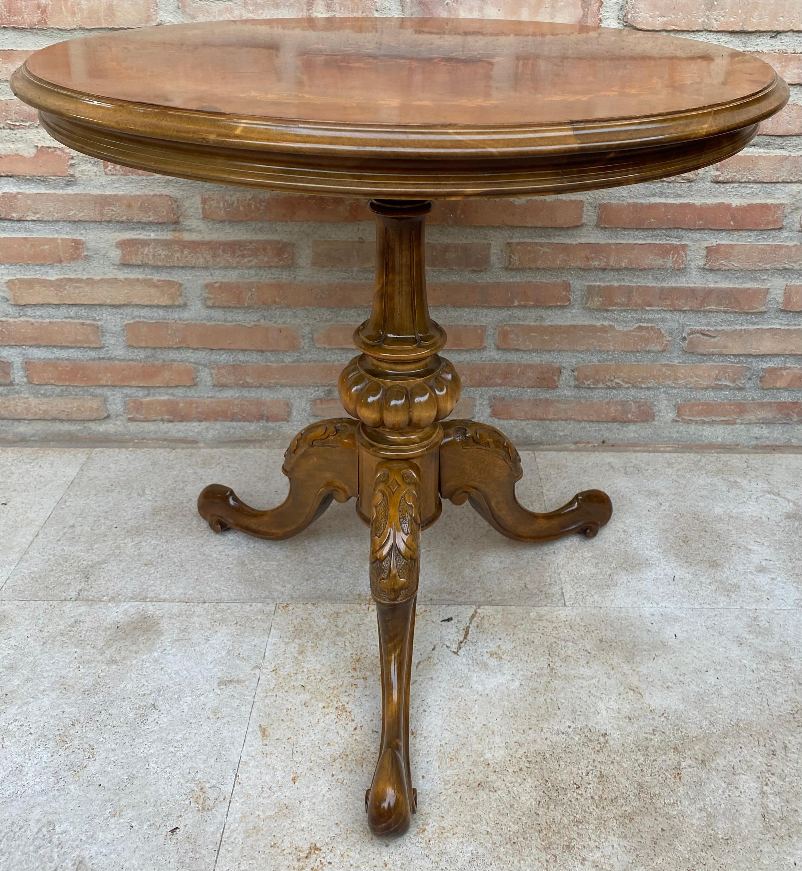 Walnut English Round Pedestal Table with Marquetry Décor and Tripod Base, 1890s For Sale
