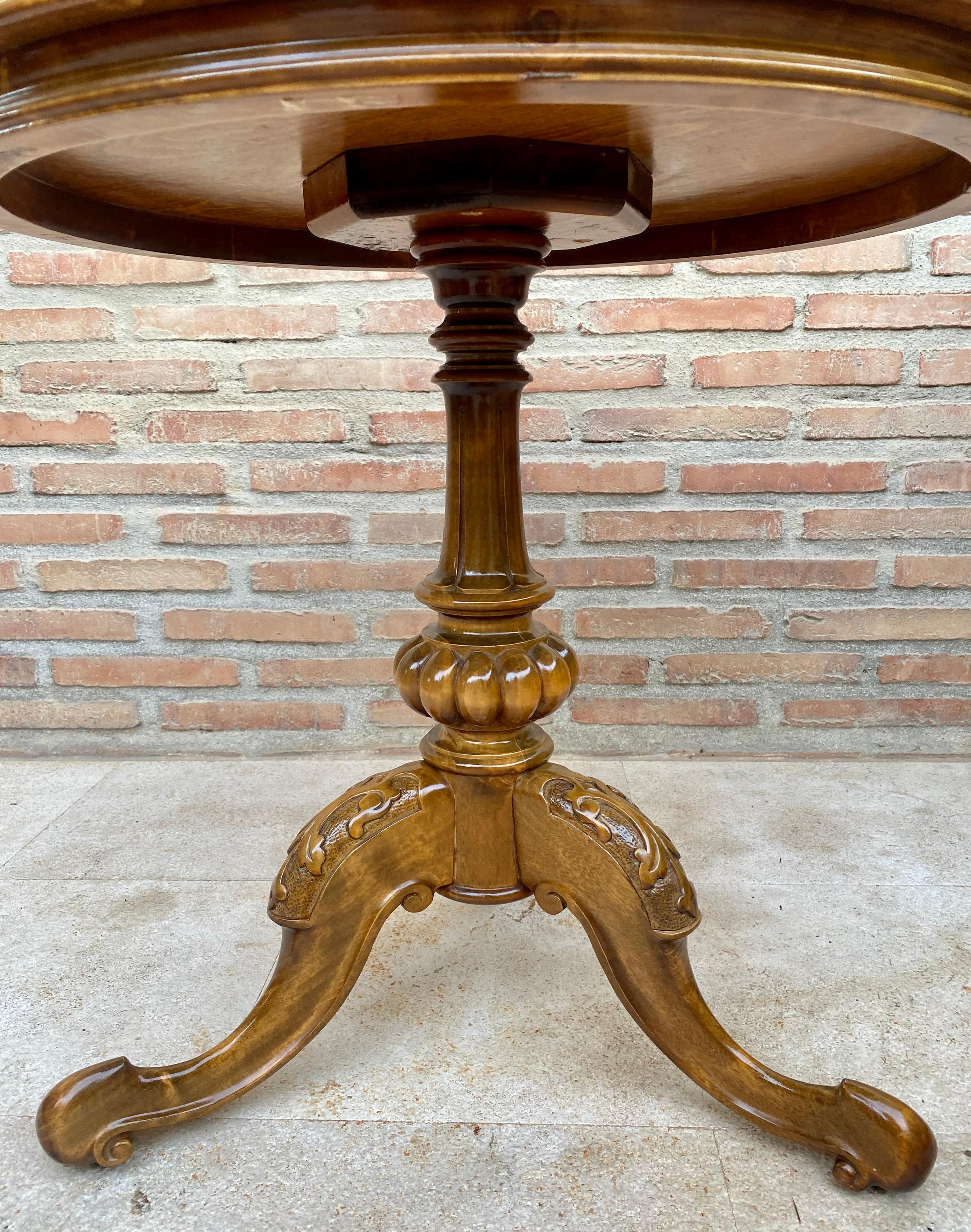 English Round Pedestal Table with Marquetry Décor and Tripod Base, 1890s For Sale 2