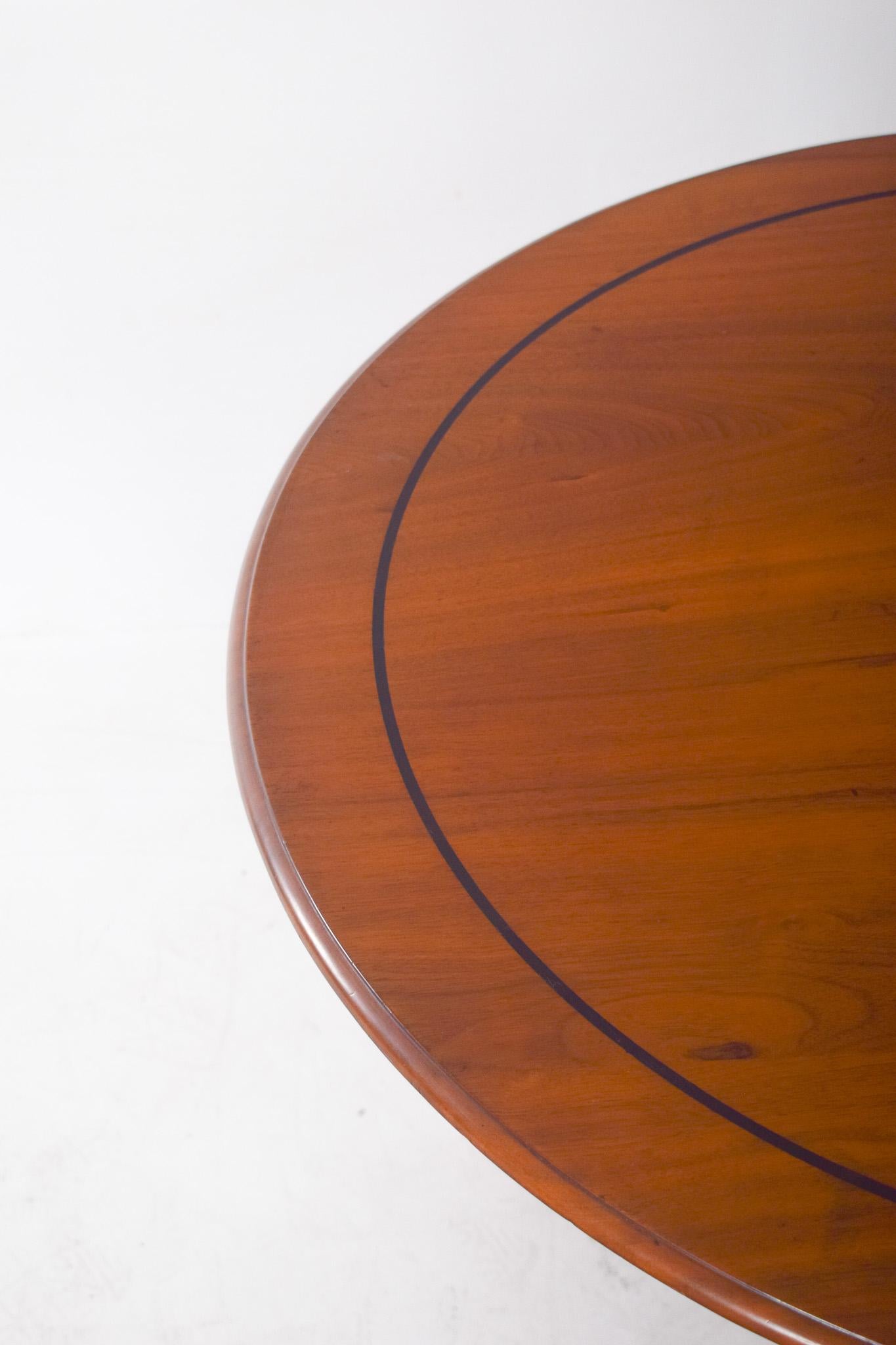 English Round Tea Table in Walnut In Good Condition For Sale In Lisboa, Lisboa