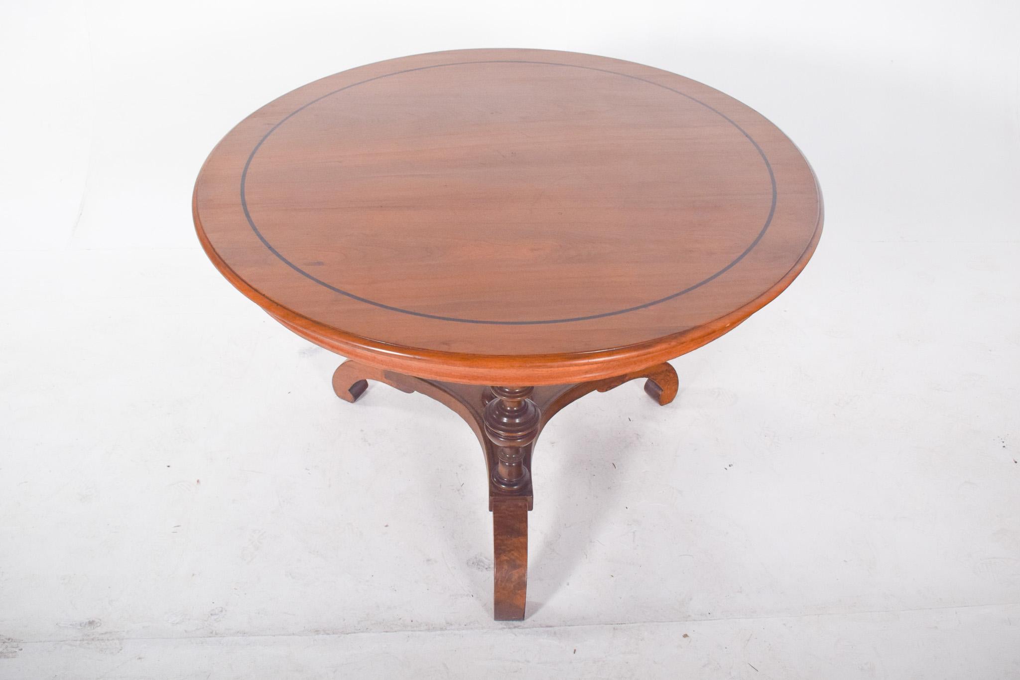 Wood English Round Tea Table in Walnut For Sale