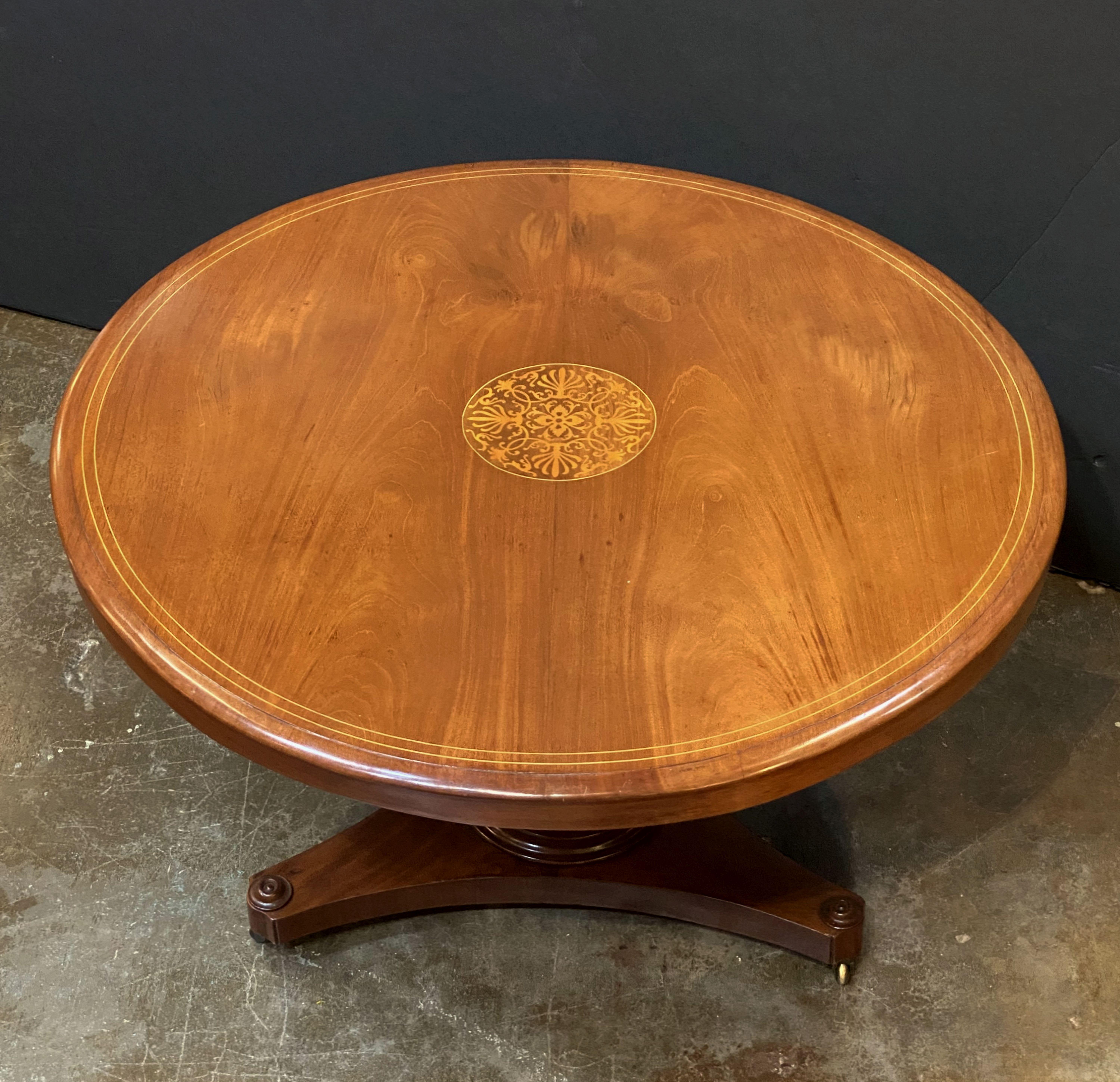 19th Century English Round Tilt-Top Center or Breakfast Table of Mahogany