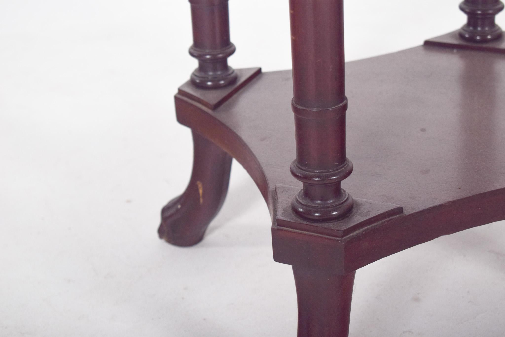 Bois English Round Wood Coffee Table en vente
