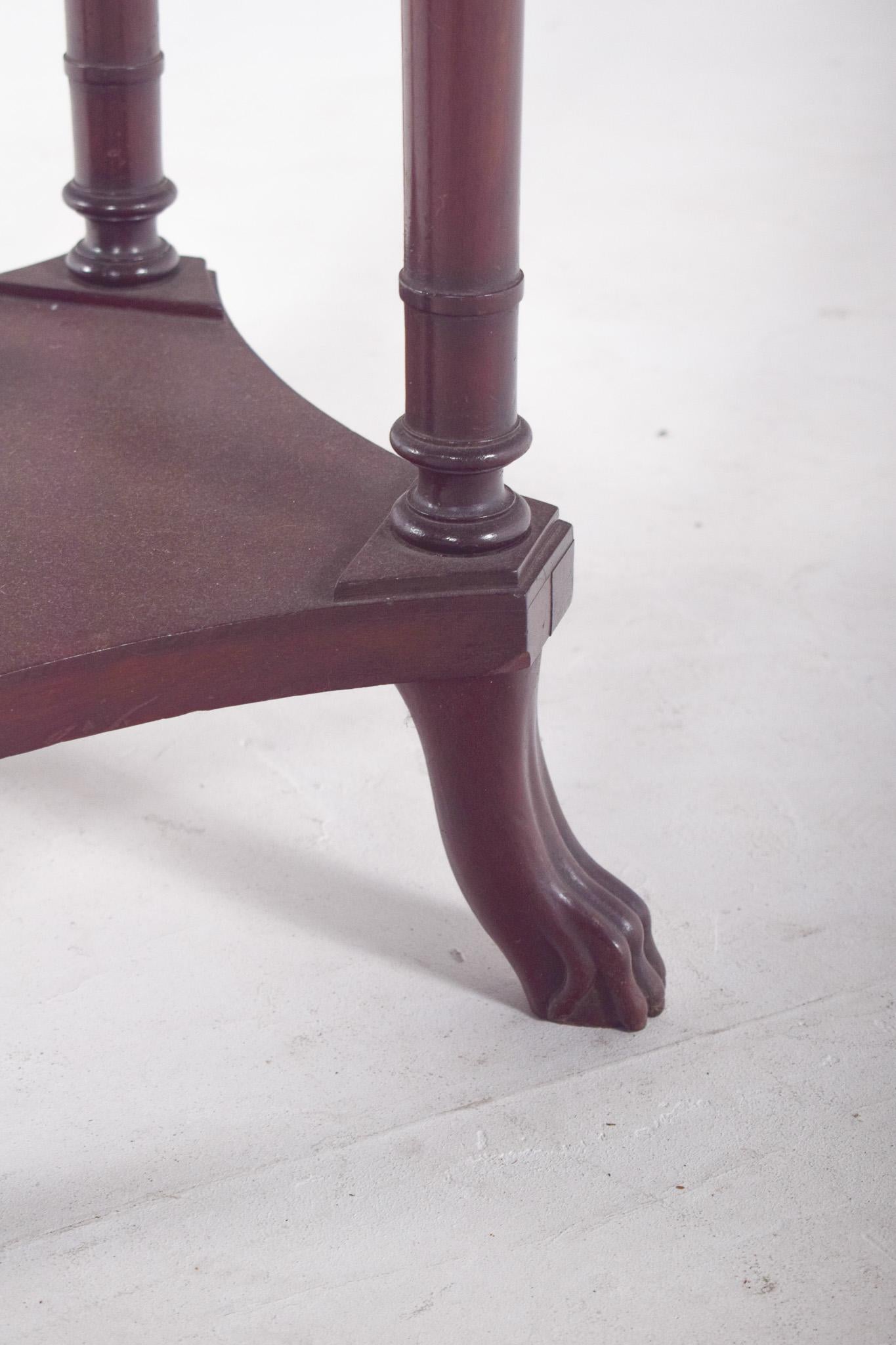 English Round Wood Coffee Table en vente 1