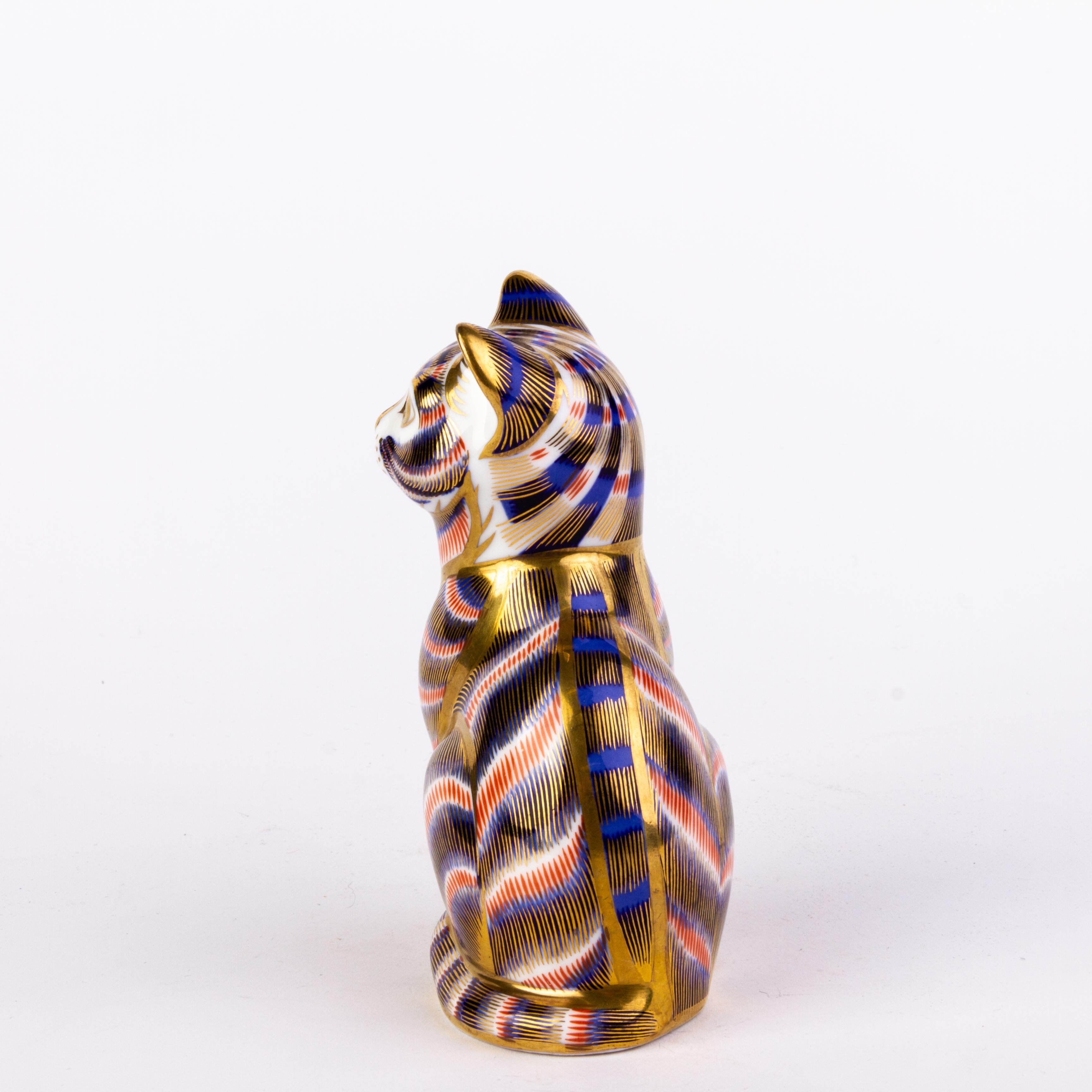English Royal Crown Derby 24K Gold Porcelain Desk Paperweight Cat In Good Condition In Nottingham, GB