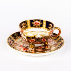 Englische Royal Crown Derby Imari-Teekanne und Untertasse aus vergoldetem Porzellan