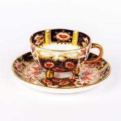 Englische Royal Crown Derby Imari-Teekanne und Untertasse aus vergoldetem Porzellan