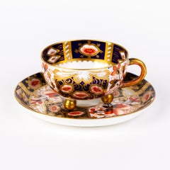 Englische Royal Crown Derby Imari-Teekanne und Untertasse aus vergoldetem Porzellan