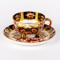 Englische Royal Crown Derby Imari-Teekanne und Untertasse aus vergoldetem Porzellan