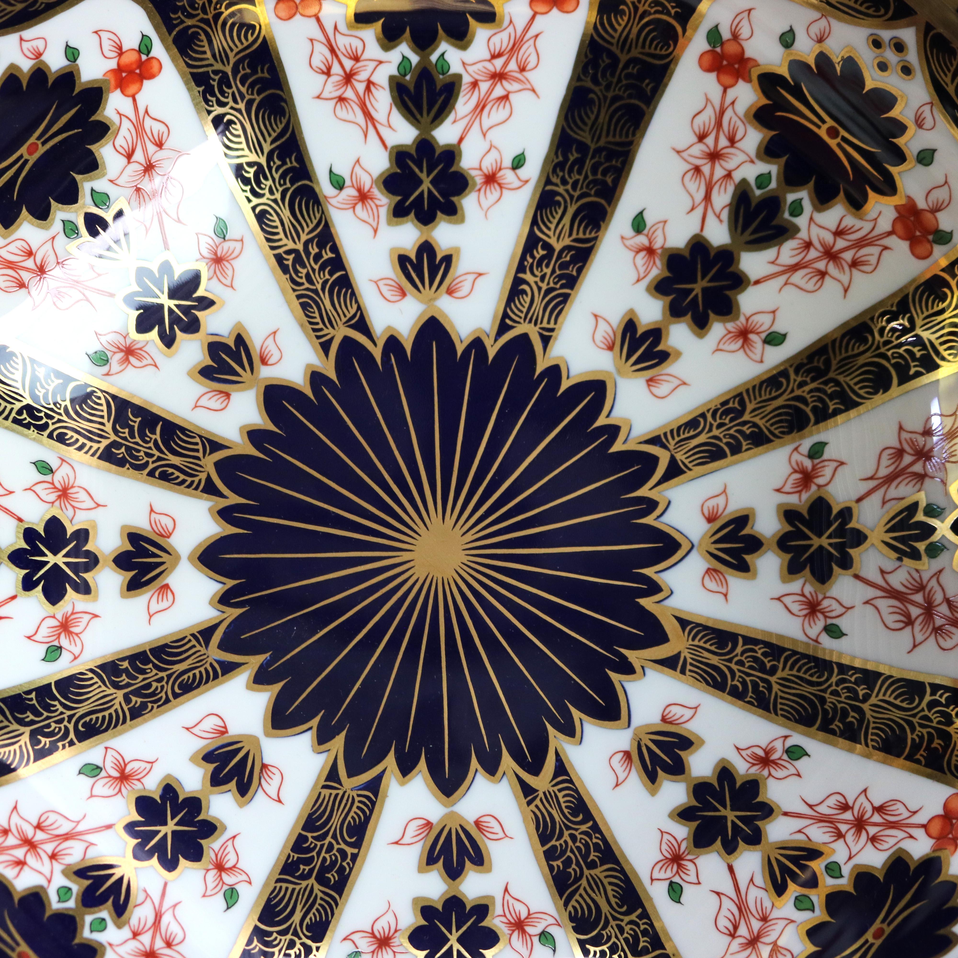 English Royal Crown Derby Old Imari Bone China Gilt Octagonal Bowl with Seal In Good Condition In Big Flats, NY