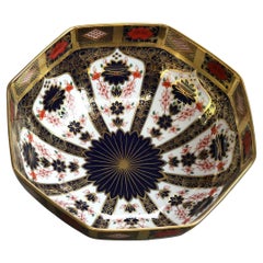 Bol octogonal anglais Royal Crown Derby en porcelaine dorée à l'os Imari ancien avec sceau