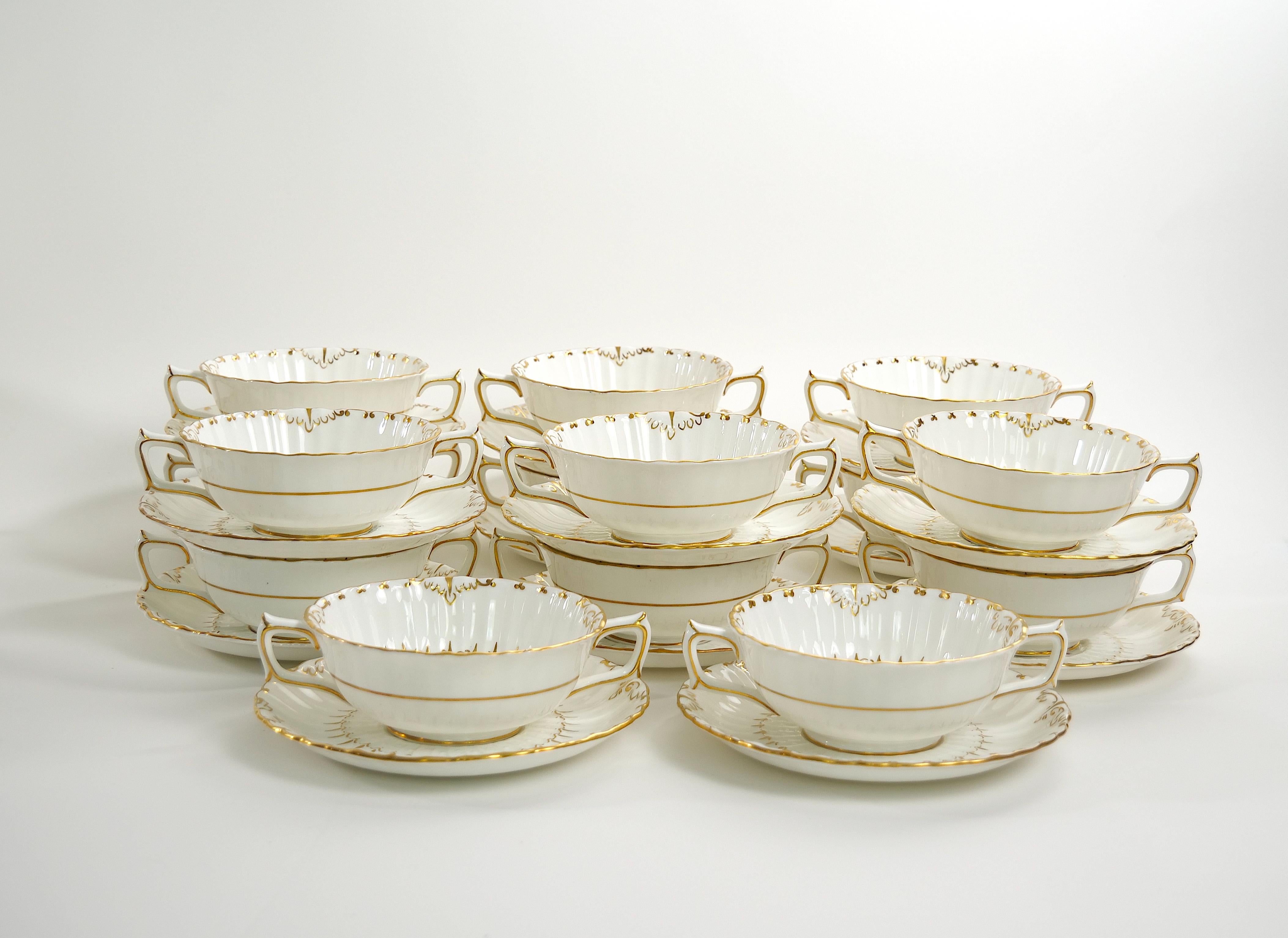 English Royal Crown Derby Porcelain Dinner Service / 16 People In Good Condition In Tarry Town, NY