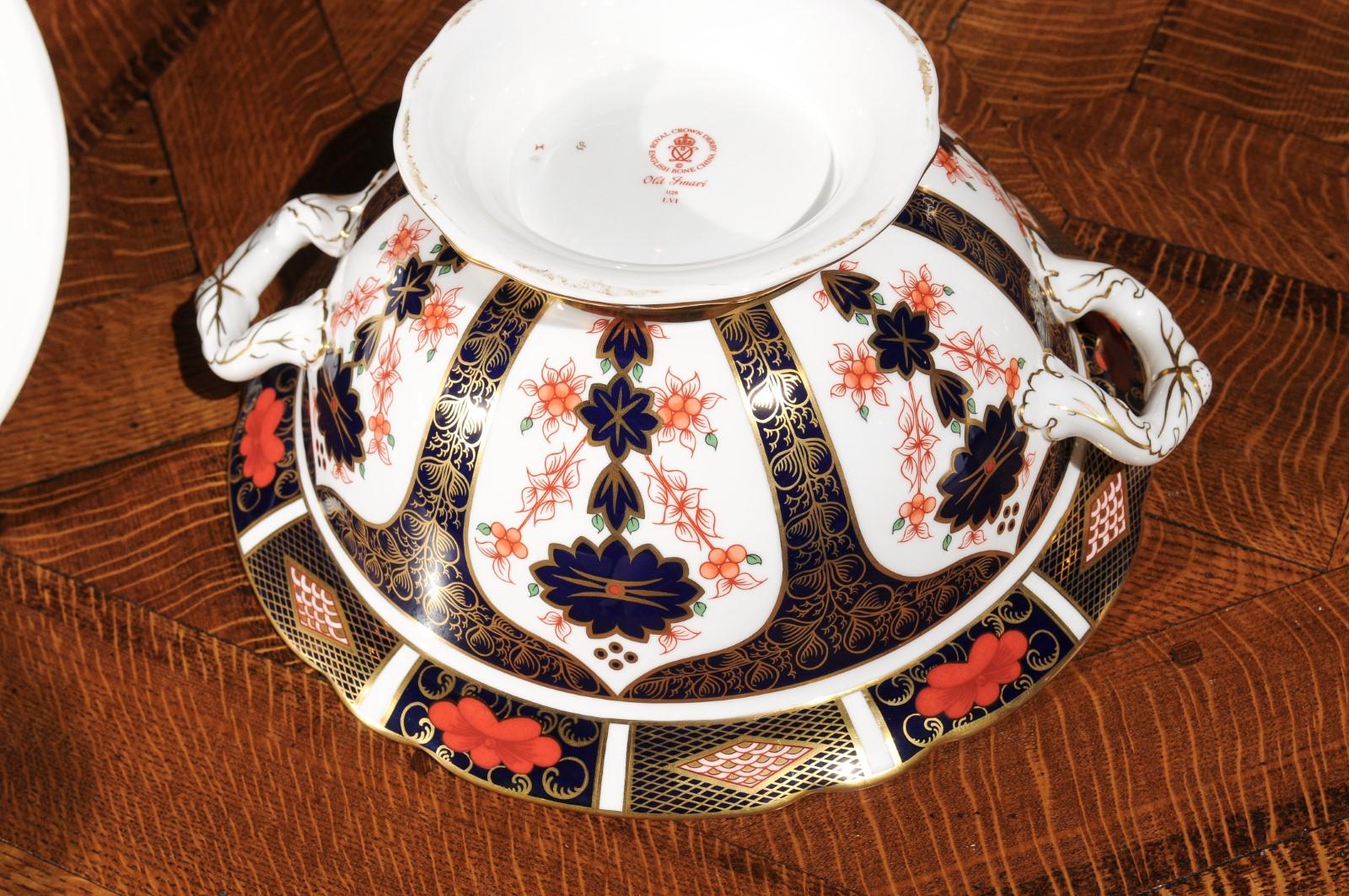 English Royal Crown Derby Porcelain Tureen with Old Imari 1128 Pattern In Good Condition In Atlanta, GA