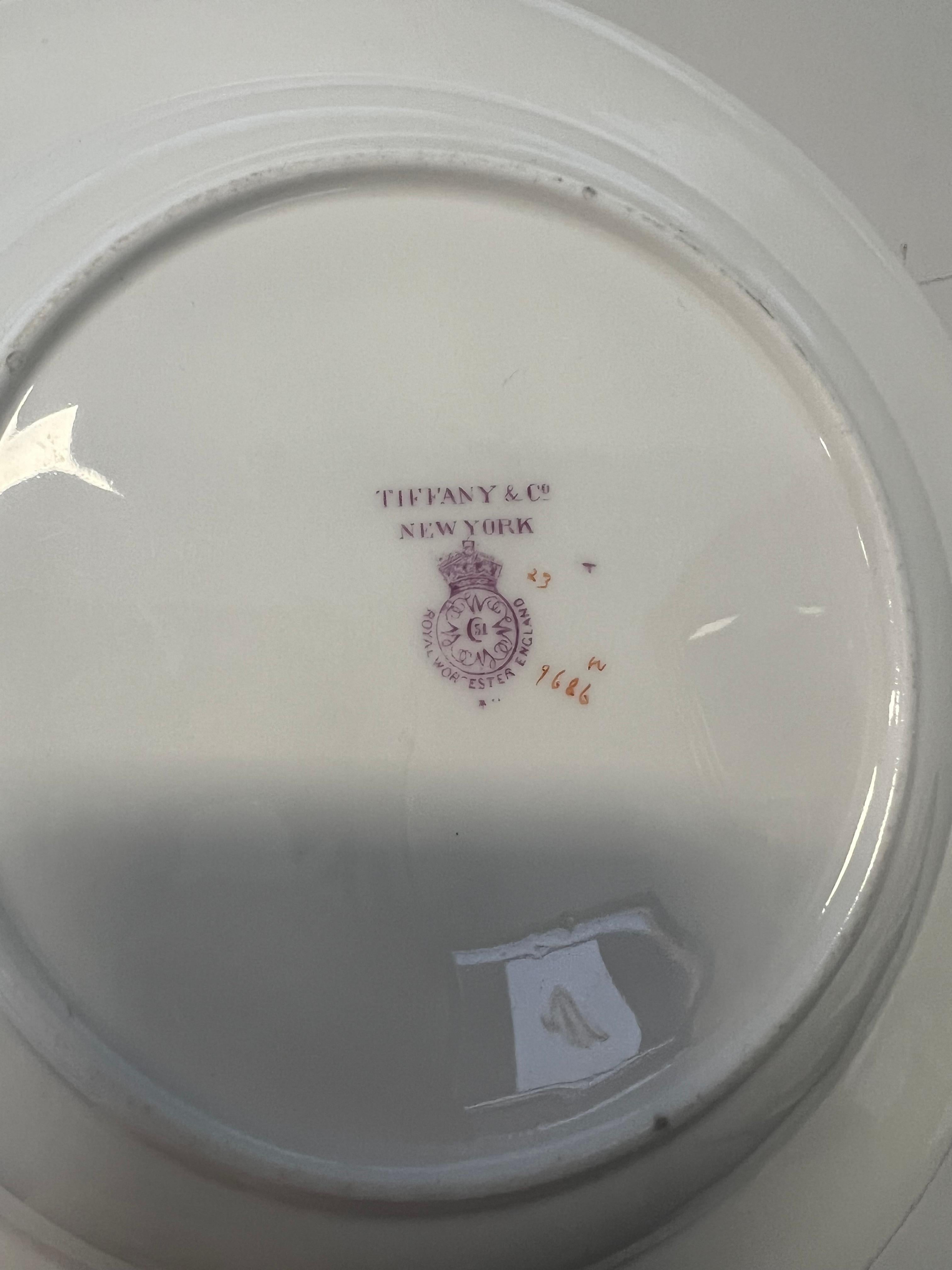 20ième siècle Assiette en porcelaine Royal Worcester vendue par Tiffany & Co, vers 1900 en vente
