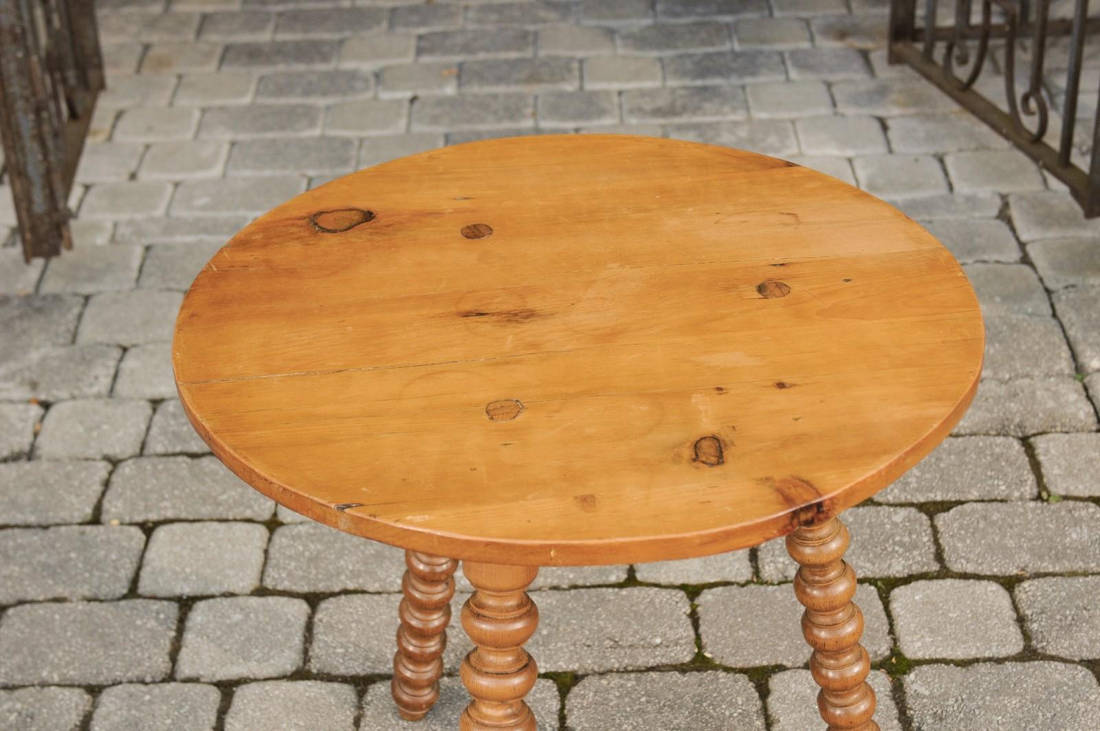 English Rustic 1880s Pine Cricket Tables with Round Top and Bobbin Legs 6