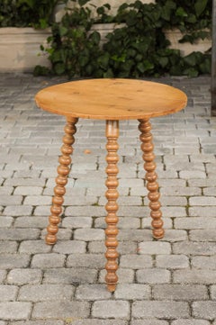 English Rustic 1880s Pine Cricket Tables with Round Top and Bobbin Legs