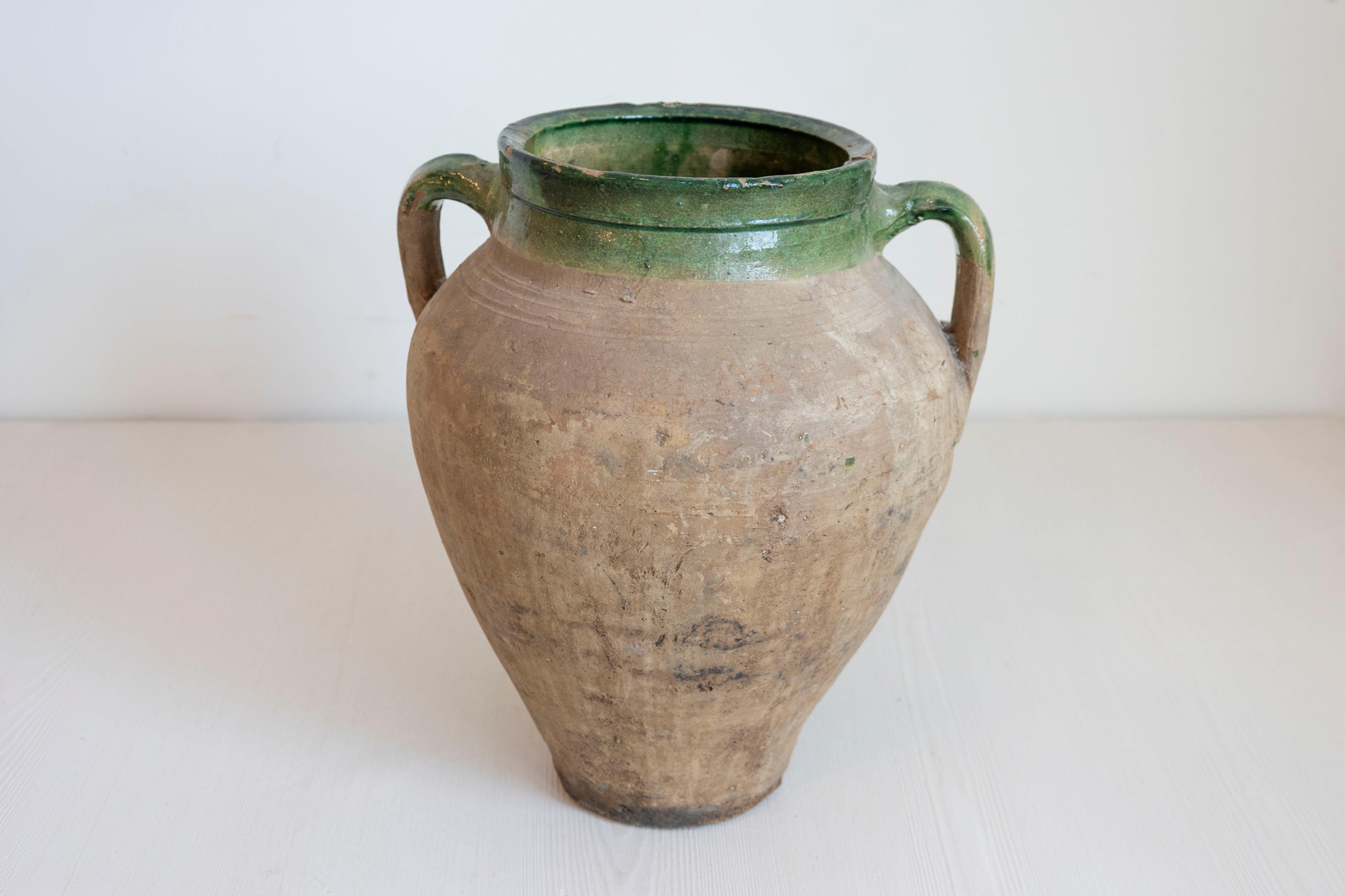 Smaltato Vaso da olio in terracotta inglese degli anni '30 CIRCA 1930 con parte superiore smaltata in verde in vendita