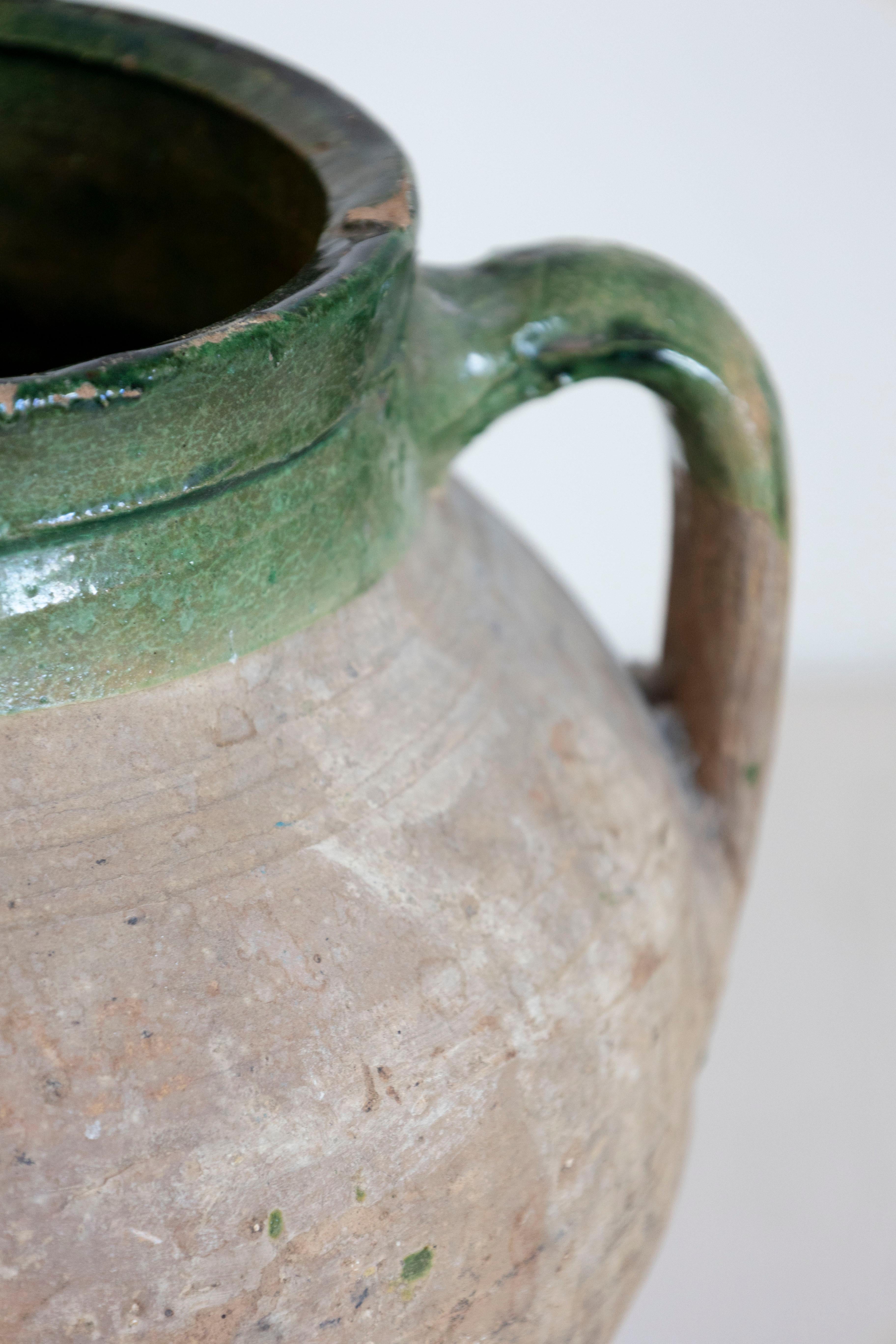 Terracotta Vaso da olio in terracotta inglese degli anni '30 CIRCA 1930 con parte superiore smaltata in verde in vendita