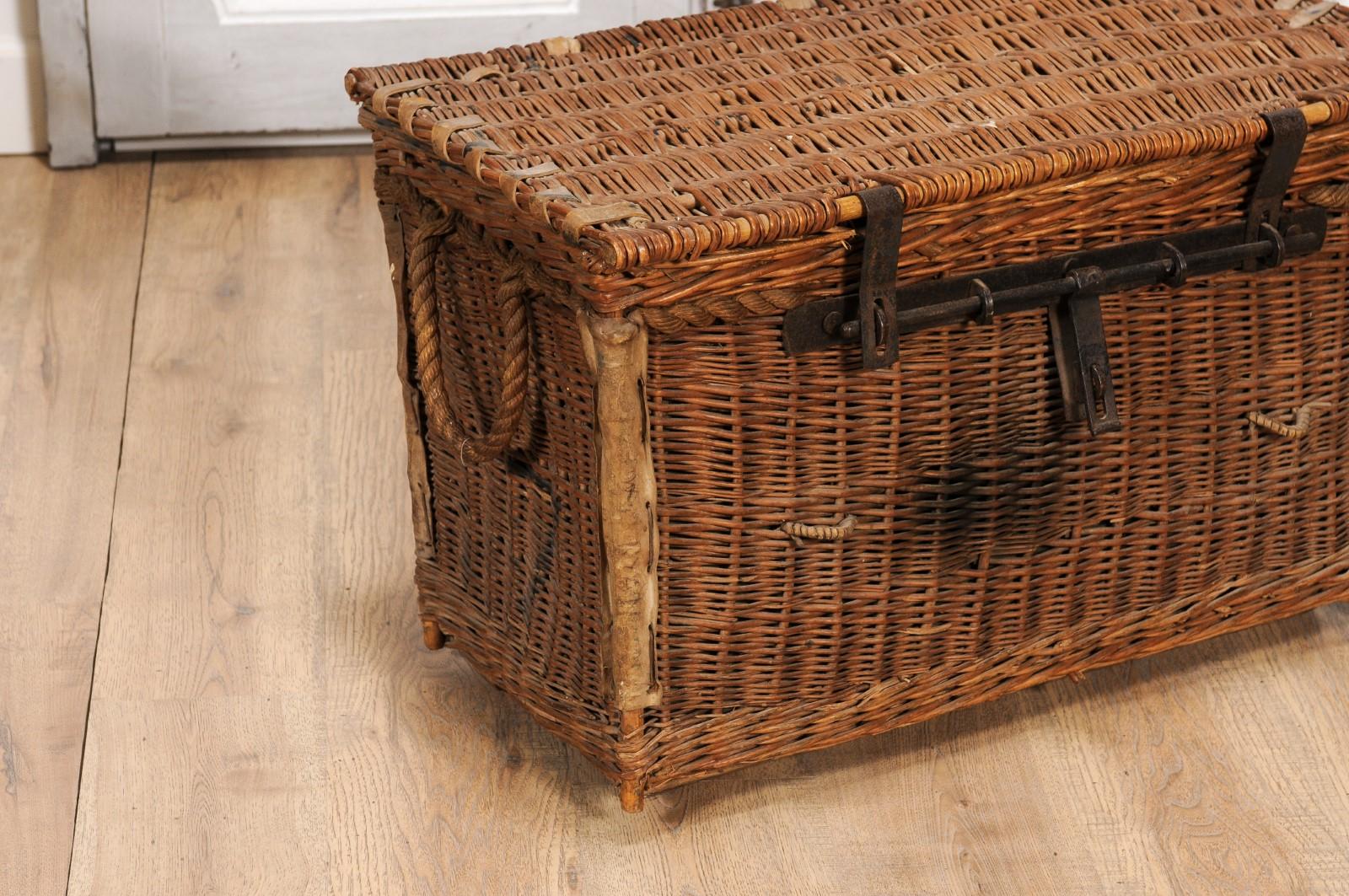English Rustic 1930s Wicker Trunk with Iron Hardware and Lateral Handles In Good Condition For Sale In Atlanta, GA
