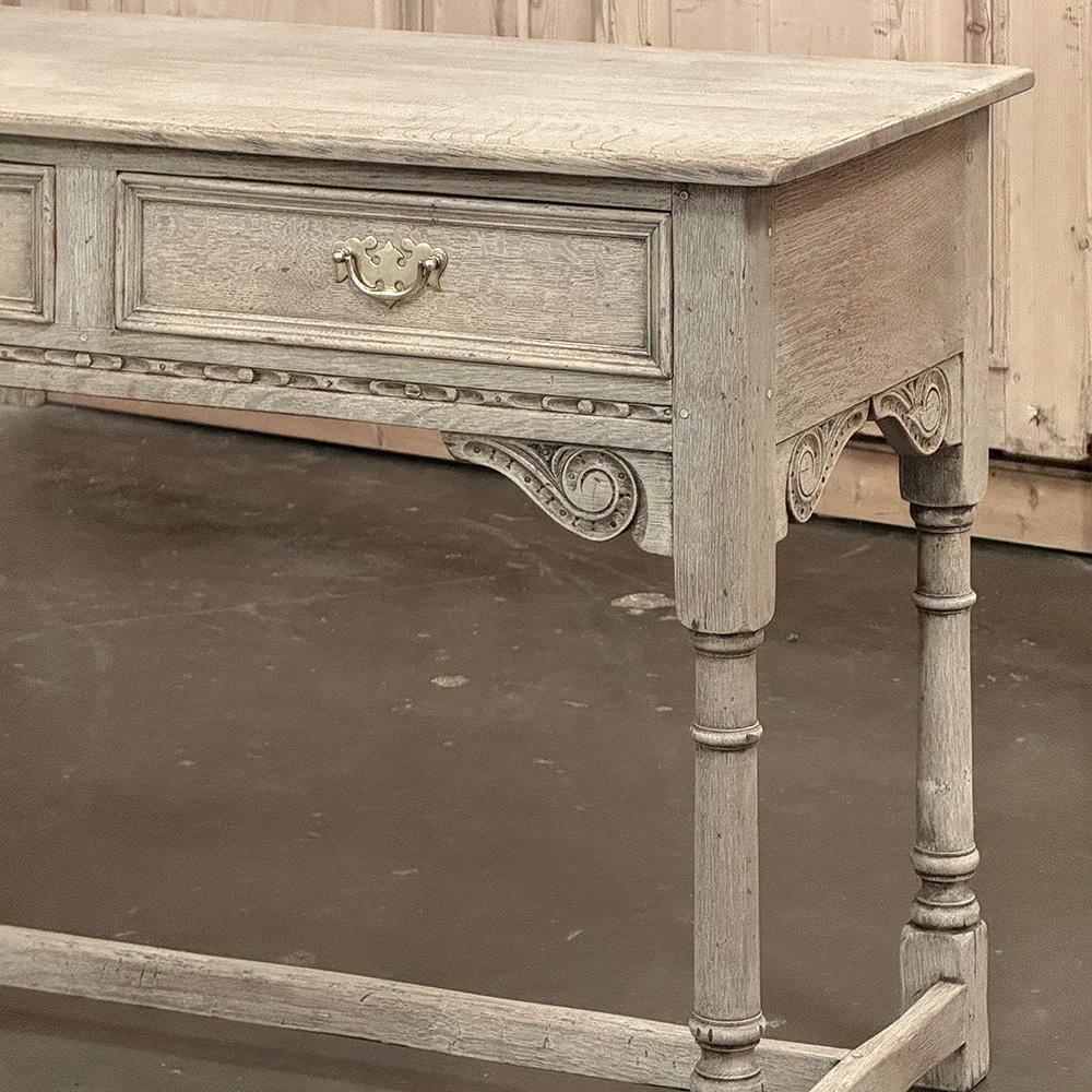 Mesa auxiliar rústica inglesa antigua de roble decapado siglo XX en venta
