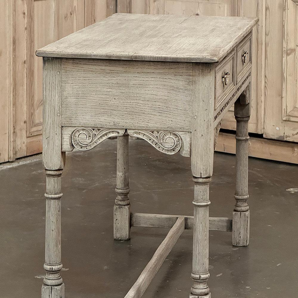 Mesa auxiliar rústica inglesa antigua de roble decapado en venta 1