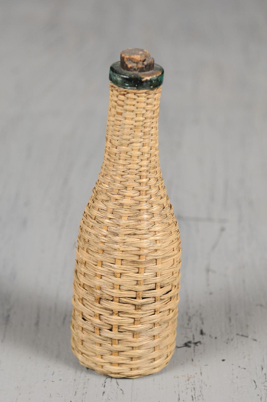 English Rustic Straw Covered Bottle with its Cork from the 19th Century In Good Condition In Atlanta, GA