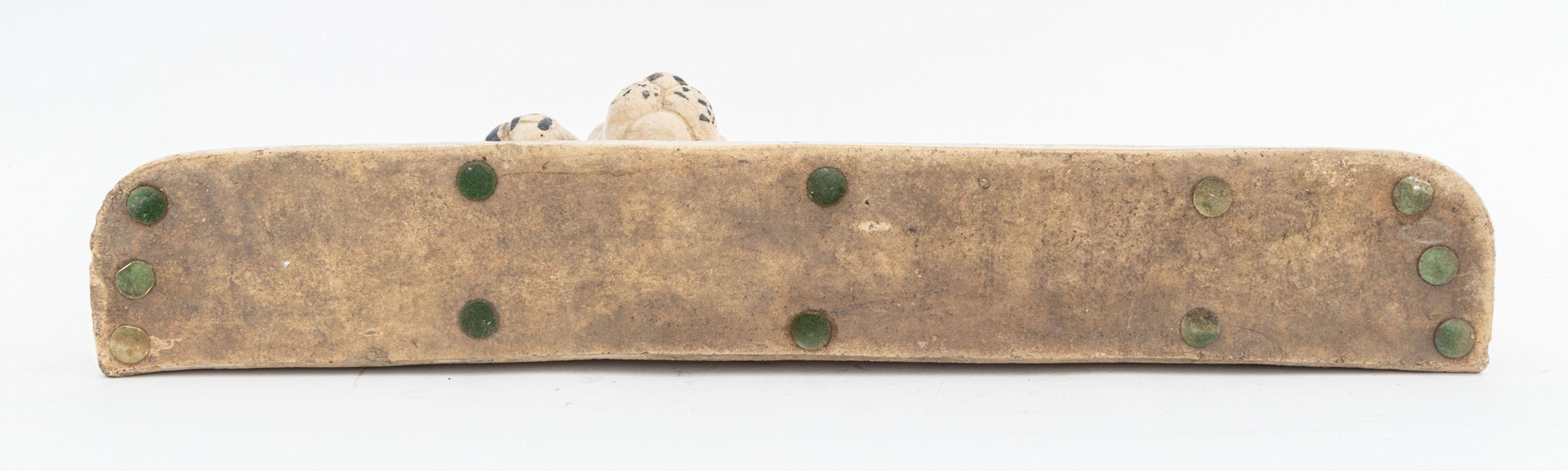 XIX secolo Leone reclinato in gres salato inglese in vendita