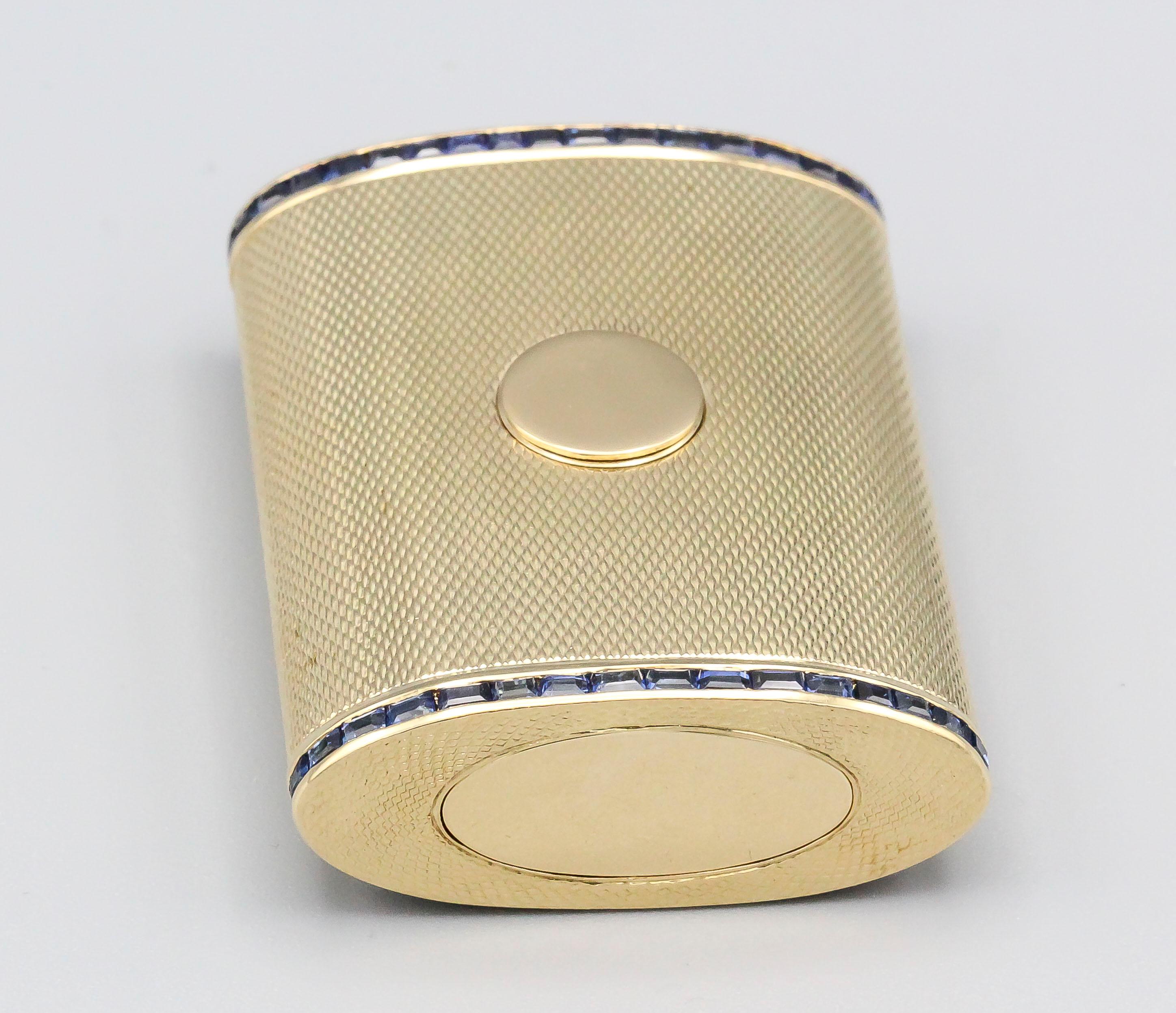 English Sapphire 18 Karat Gold Sliding Midcentury Pillbox In Good Condition In New York, NY