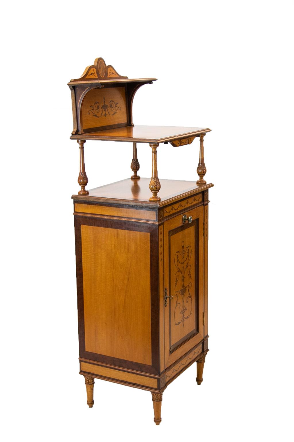 English Satinwood Cabinet or Étagère For Sale 1