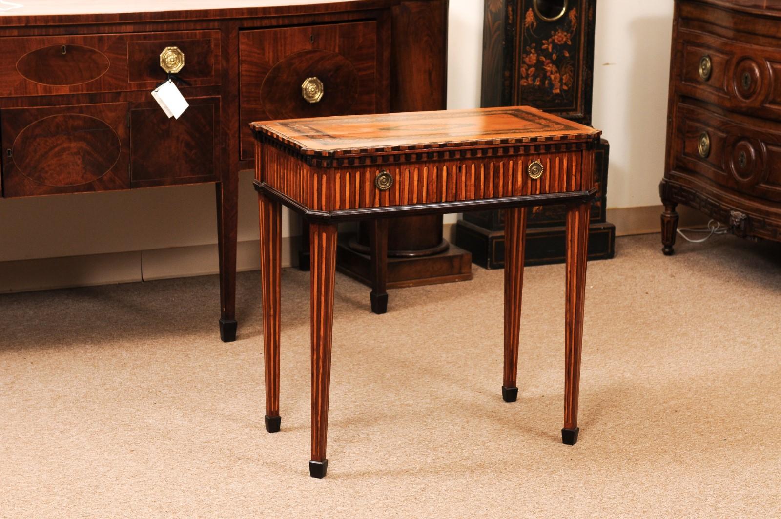 Table console anglaise en bois satiné incrusté de marqueterie de coquillages, 1 tiroir, tablier et pieds cannelés, début du 19e siècle