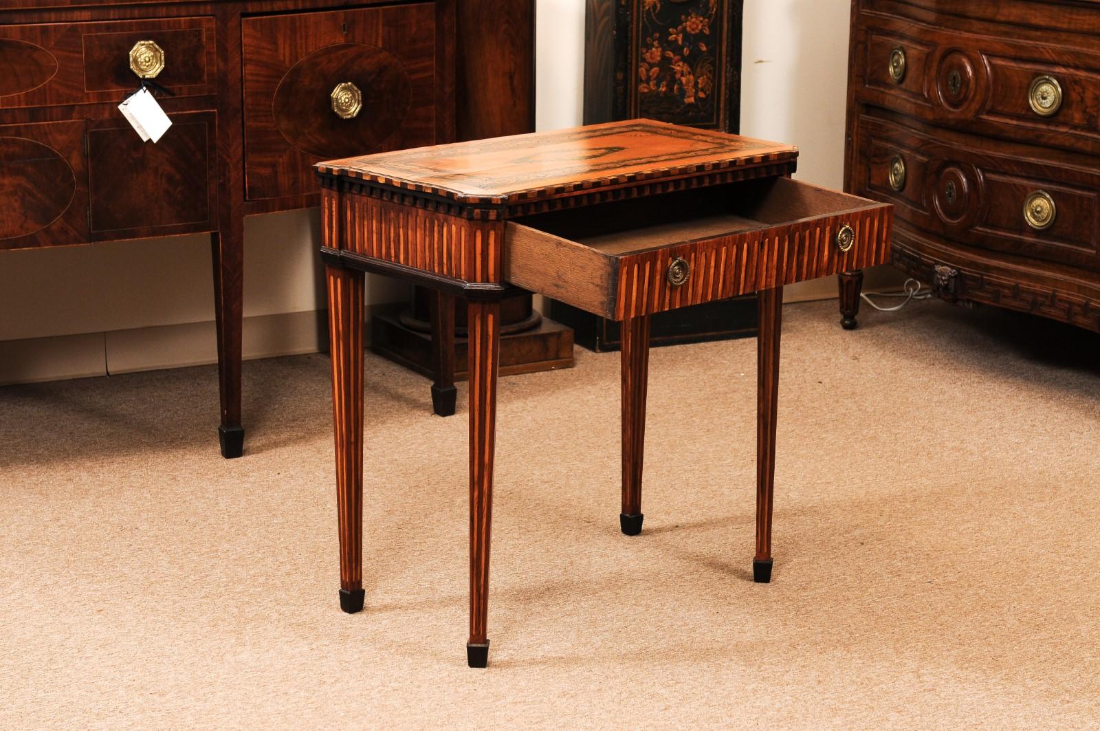 XIXe siècle Table console anglaise en bois de satin marqueté avec marqueterie de coquillages en vente