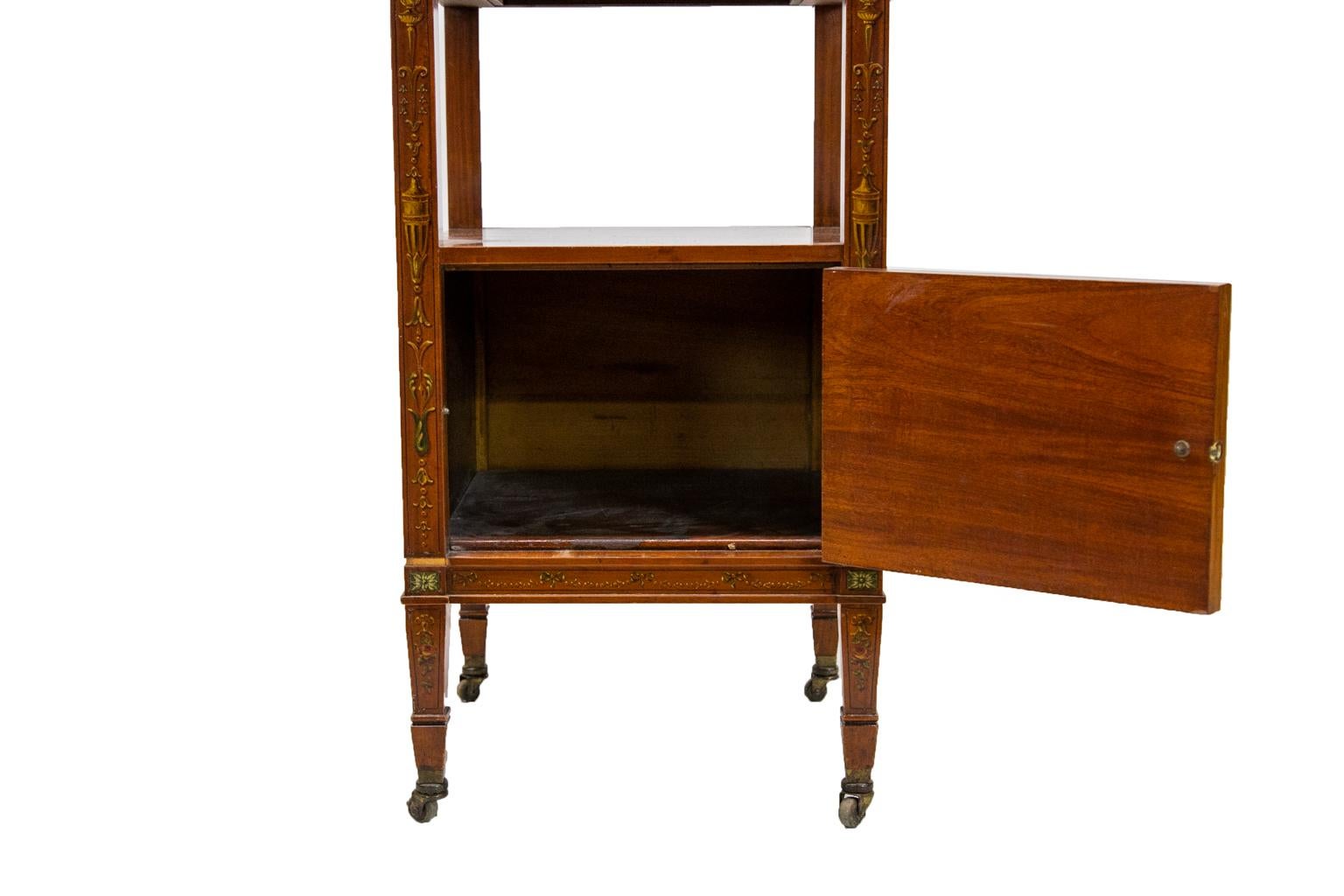 Laiton Table anglaise peinte en bois de citronnier en vente