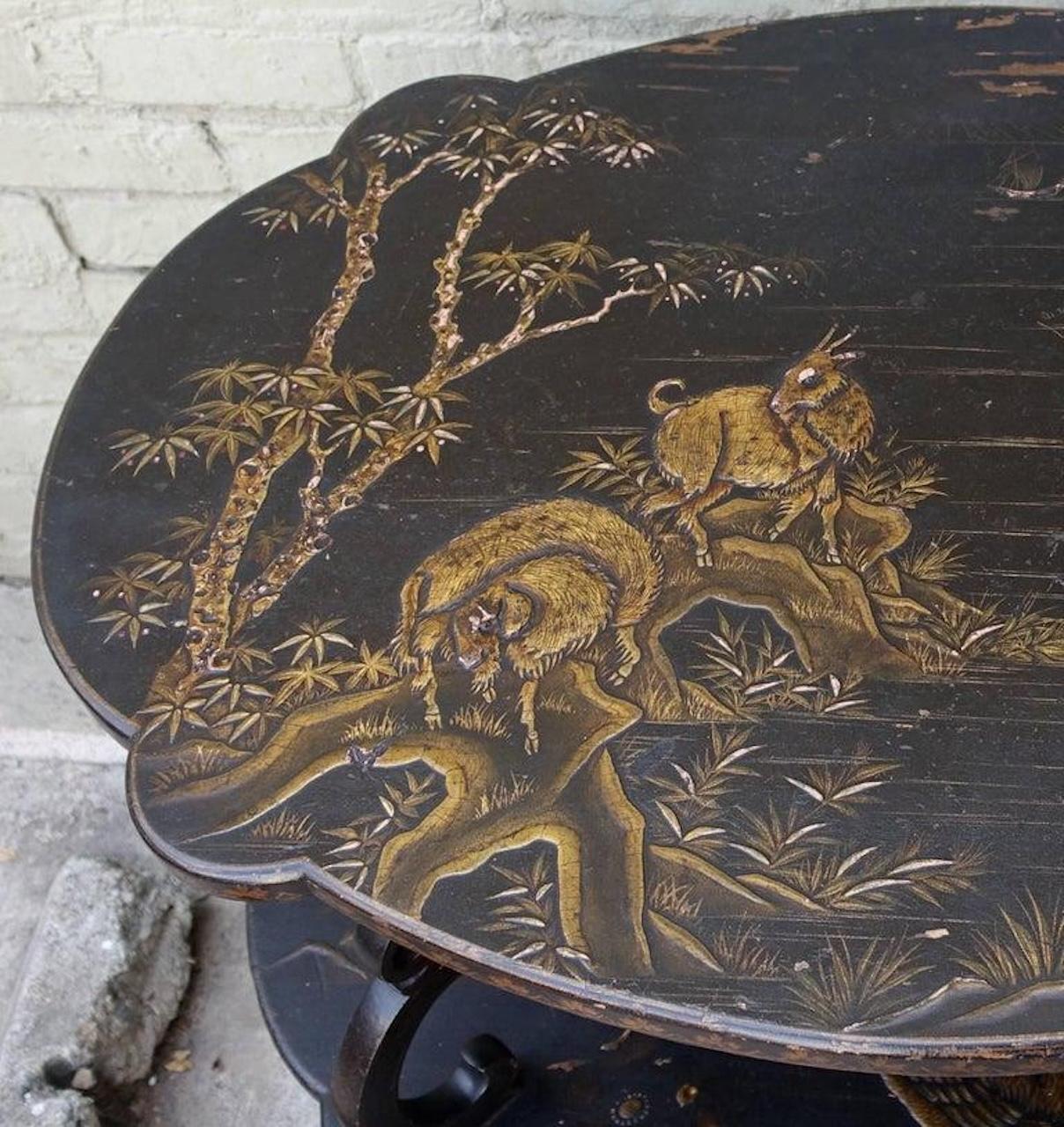 Chinoiseries Table festonnée anglaise en Chinoiserie noire et or en vente
