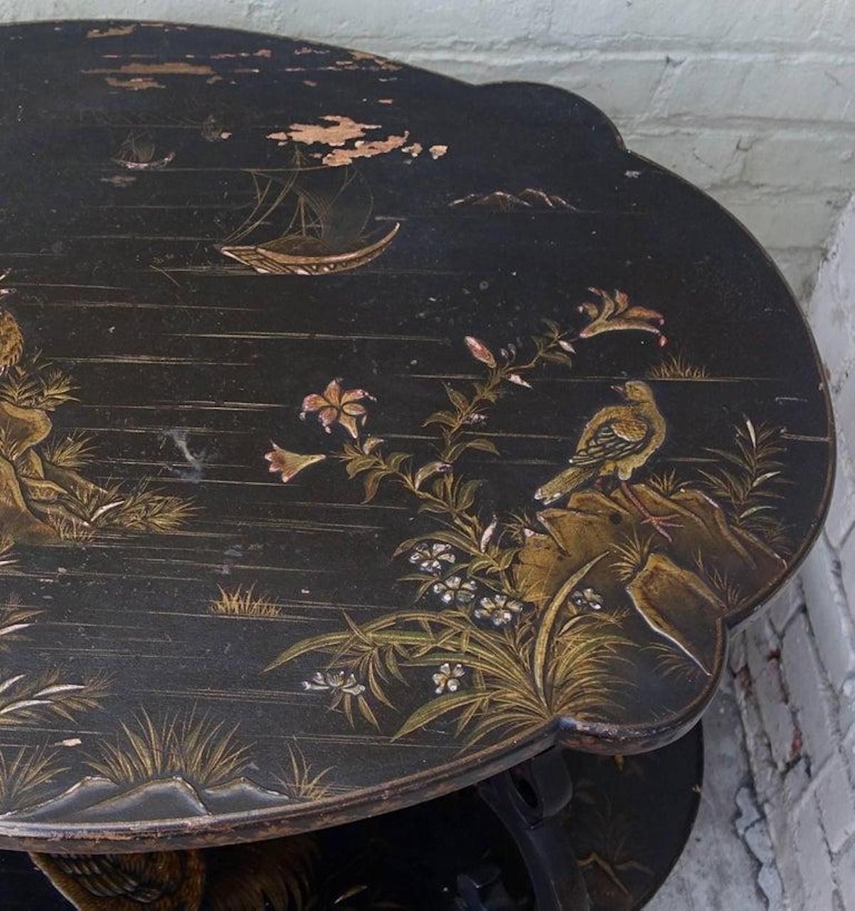 Anglais Table festonnée anglaise en Chinoiserie noire et or en vente