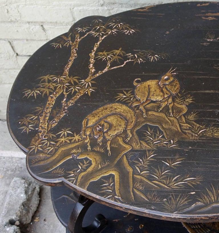 20th Century English Scalloped Black and Gold Chinoiserie Table For Sale