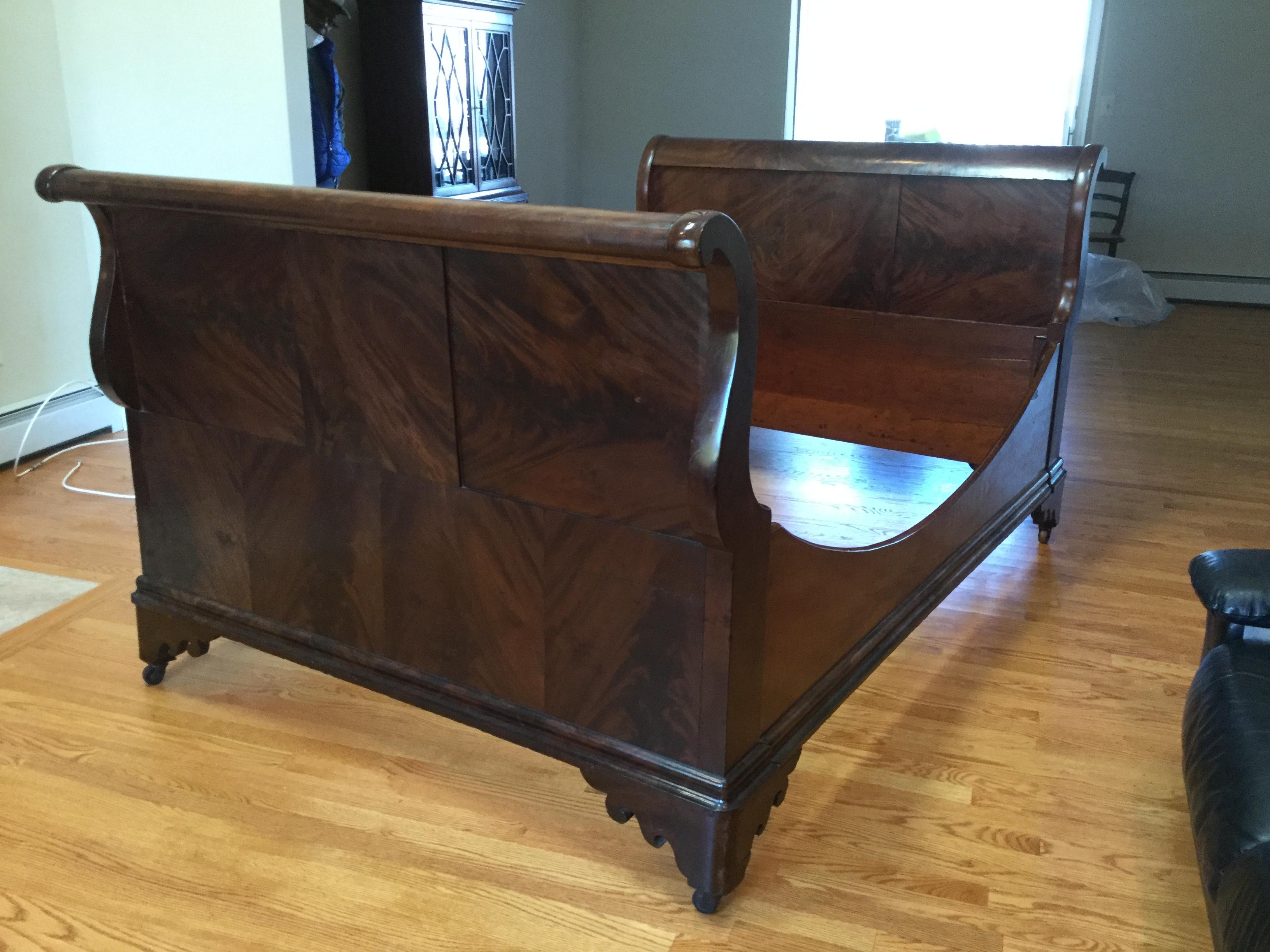 English/Scottish Antique Flame Mahogany Full Bed In Good Condition For Sale In Livingston, NJ
