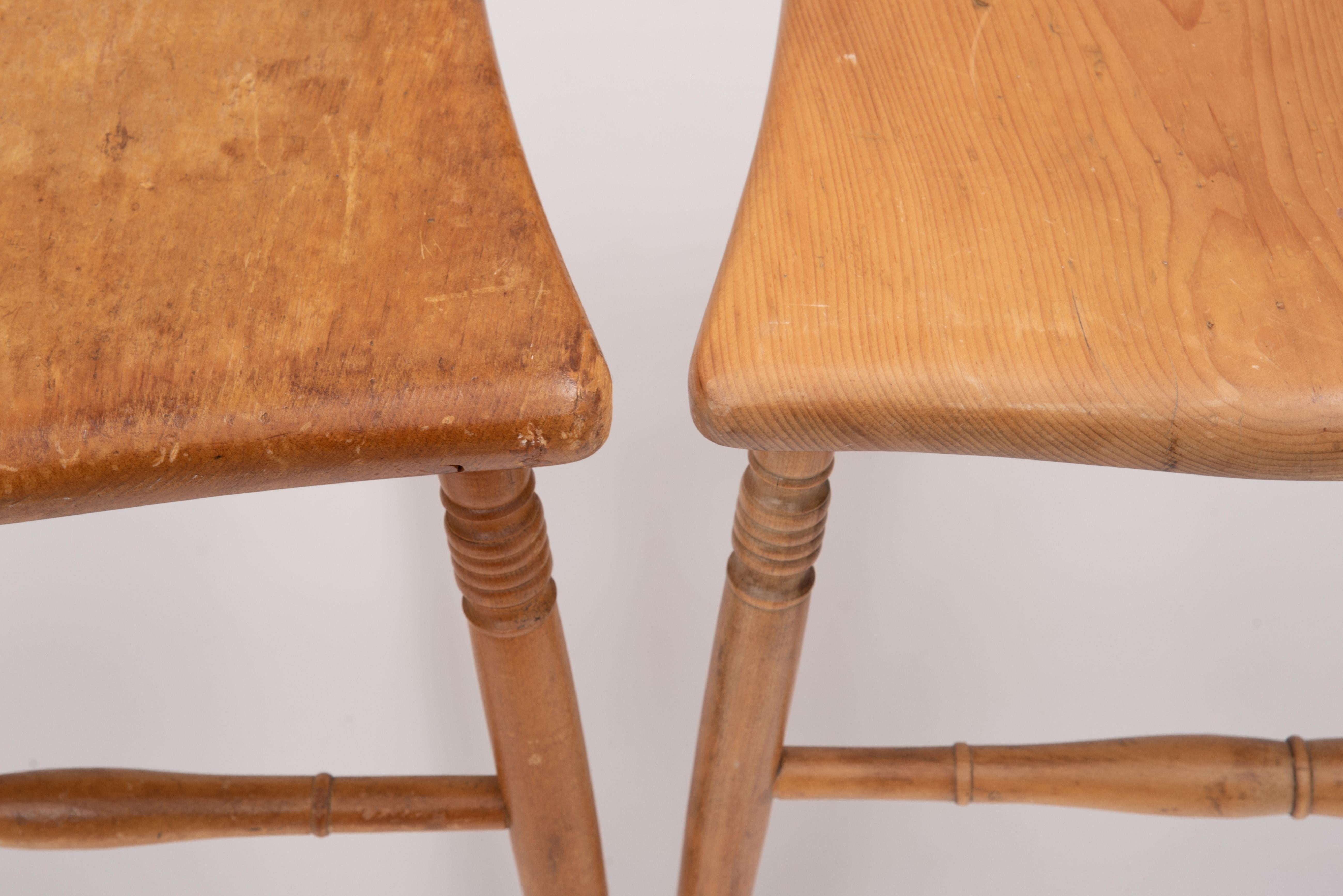 English Scrubbed Pine Plank Seat Dining Chairs Farmhouse Cottage, a Set of Four For Sale 7