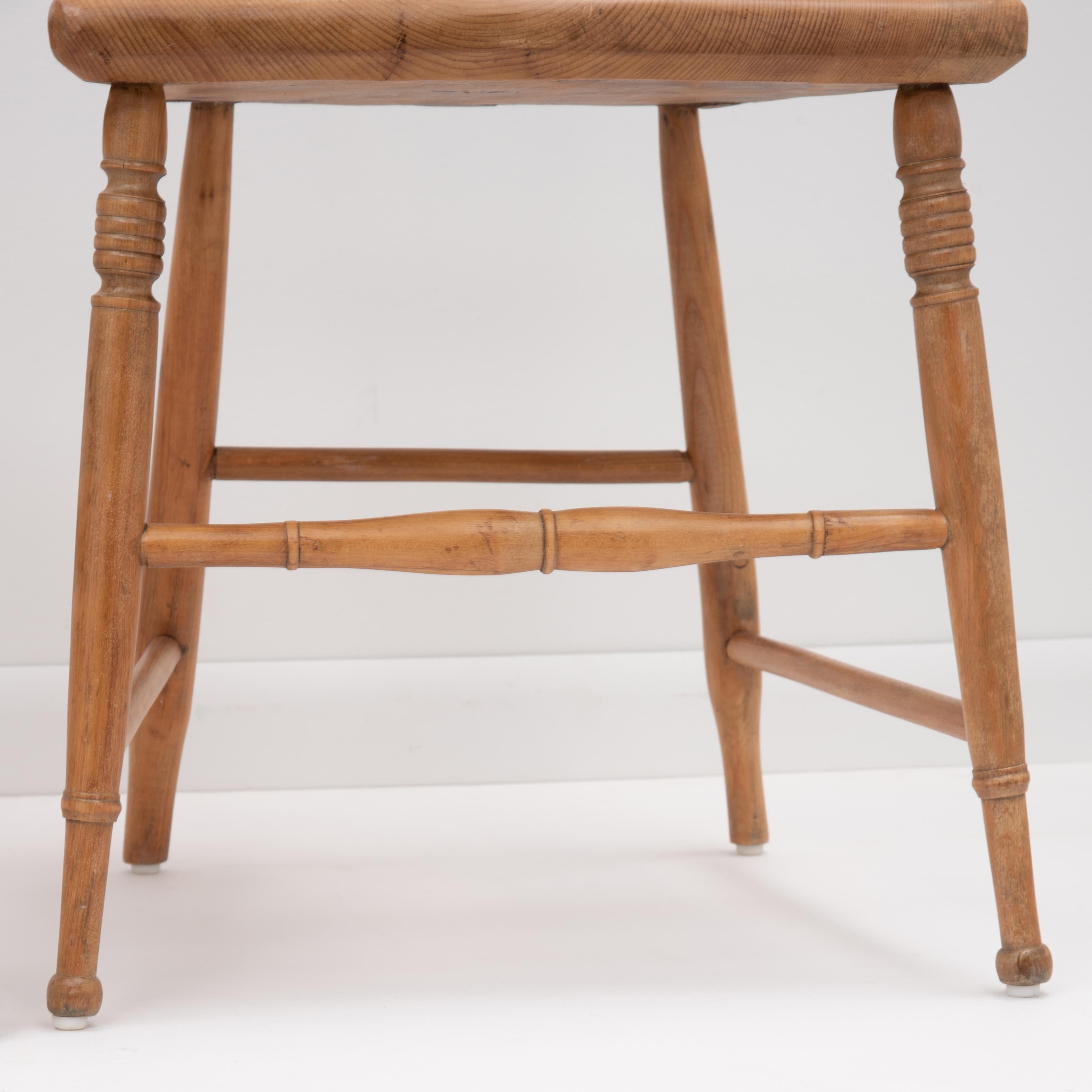 English Scrubbed Pine Plank Seat Dining Chairs Farmhouse Cottage, a Set of Four For Sale 8