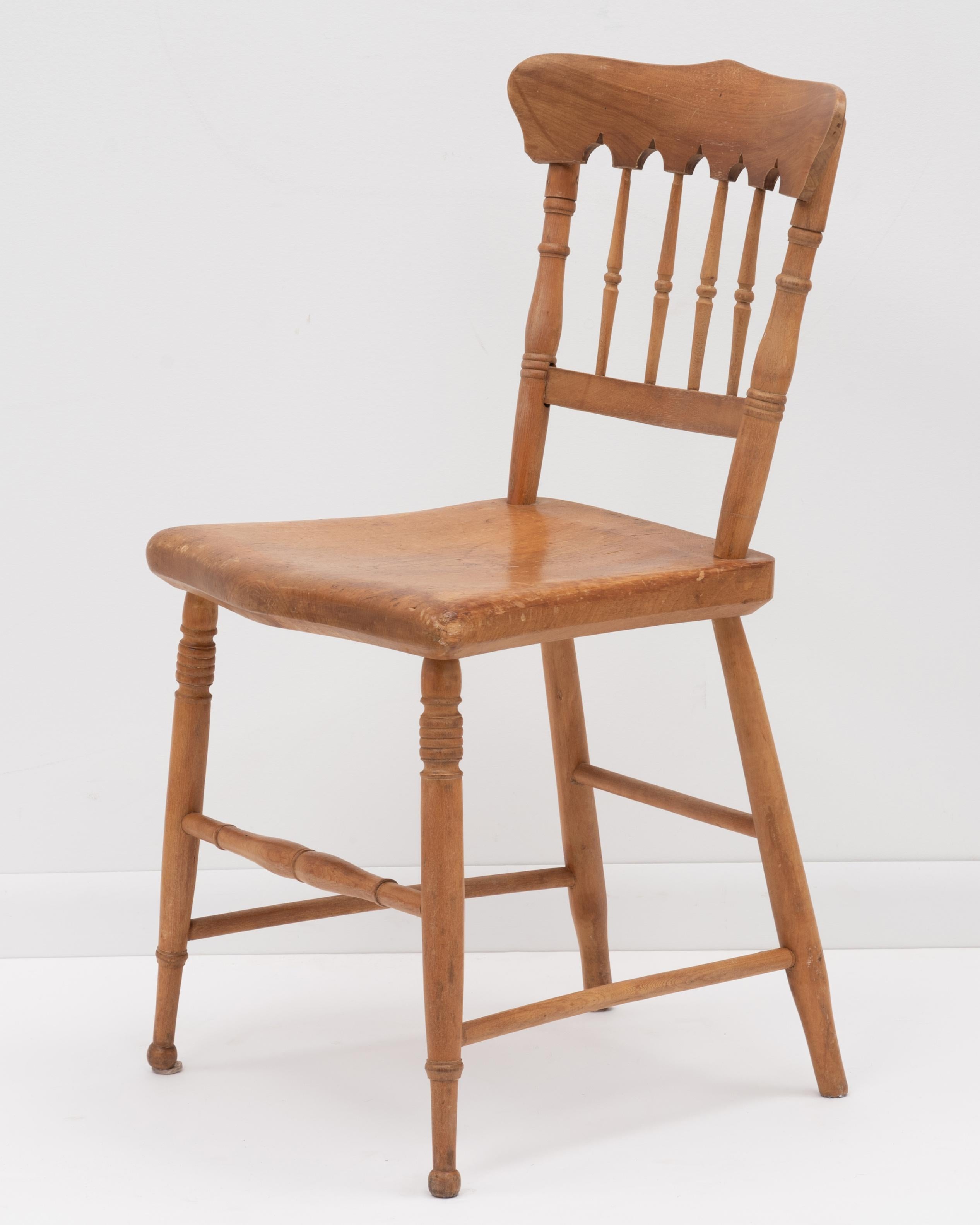 English Scrubbed Pine Plank Seat Dining Chairs Farmhouse Cottage, a Set of Four In Good Condition In Forest Grove, PA