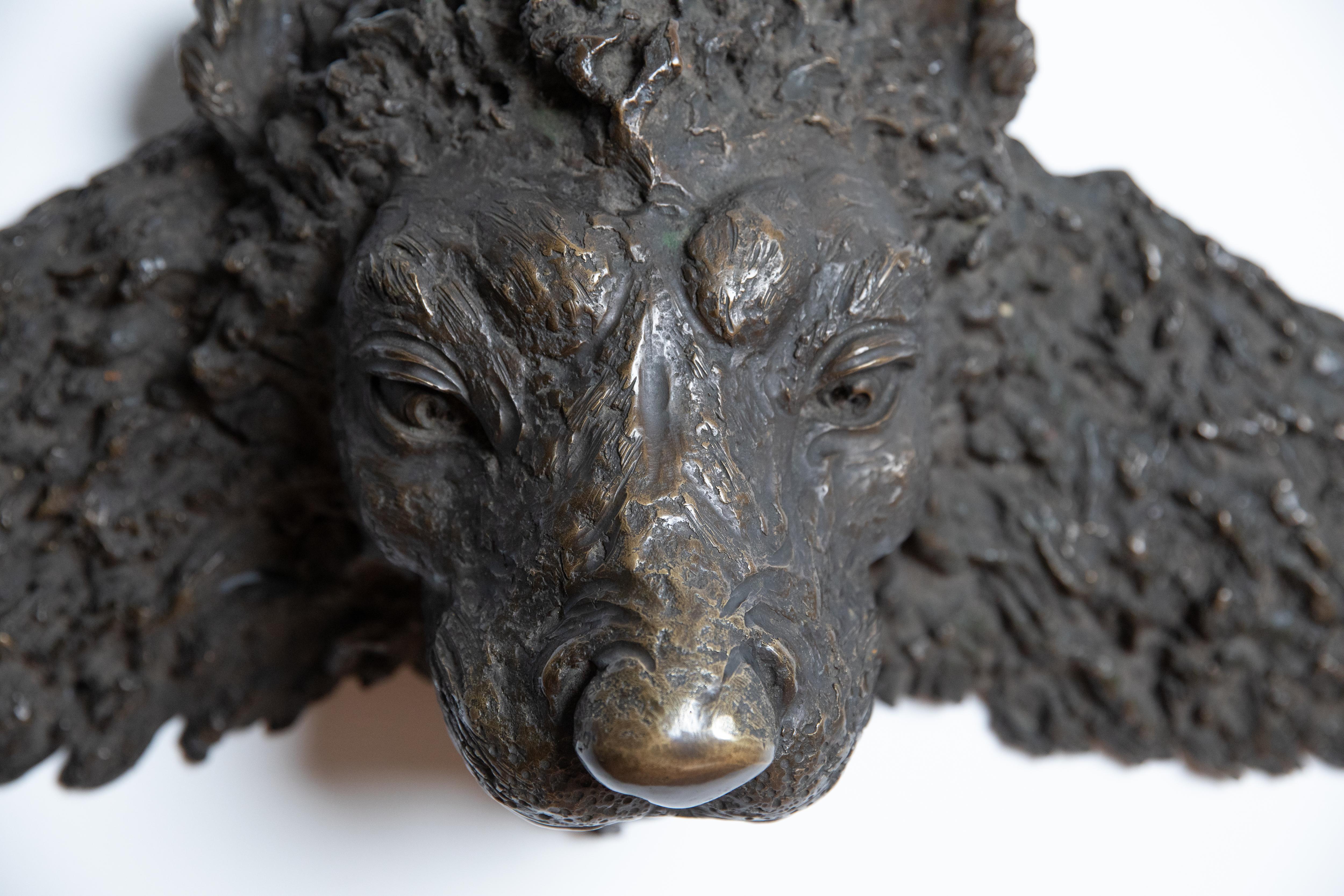 Englische geflügelte Löwen-Wandskulptur aus Bronze, Mitte des 19. Jahrhunderts (Frühviktorianisch) im Angebot