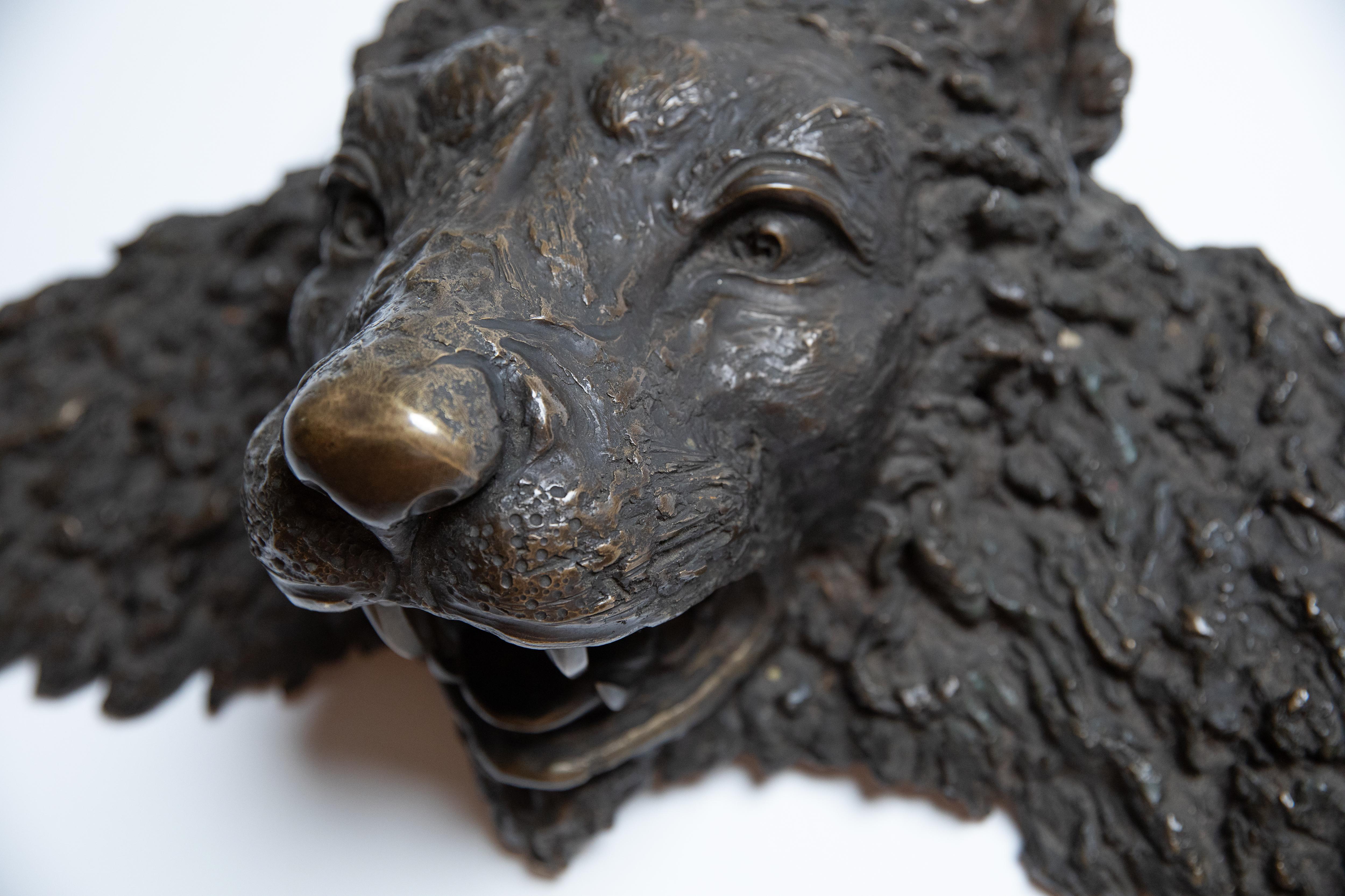 Englische geflügelte Löwen-Wandskulptur aus Bronze, Mitte des 19. Jahrhunderts im Zustand „Gut“ im Angebot in Atlanta, GA