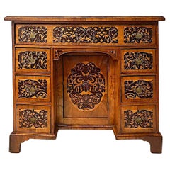 Table de bureau ou bureau anglais en marqueterie d'algues avec provenance royale, vers 1735