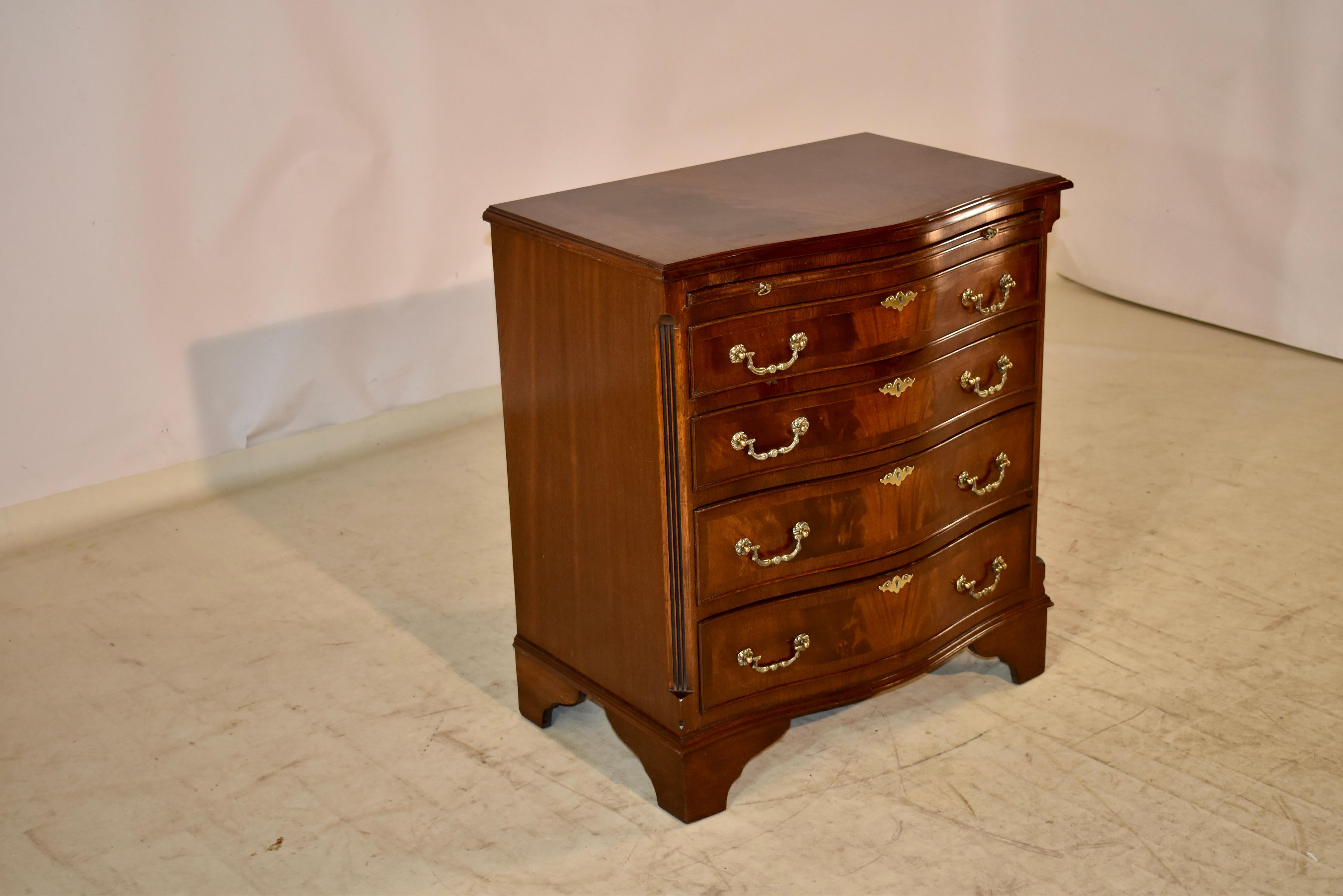 English Serpentine Chest, circa 1950 In Good Condition For Sale In High Point, NC