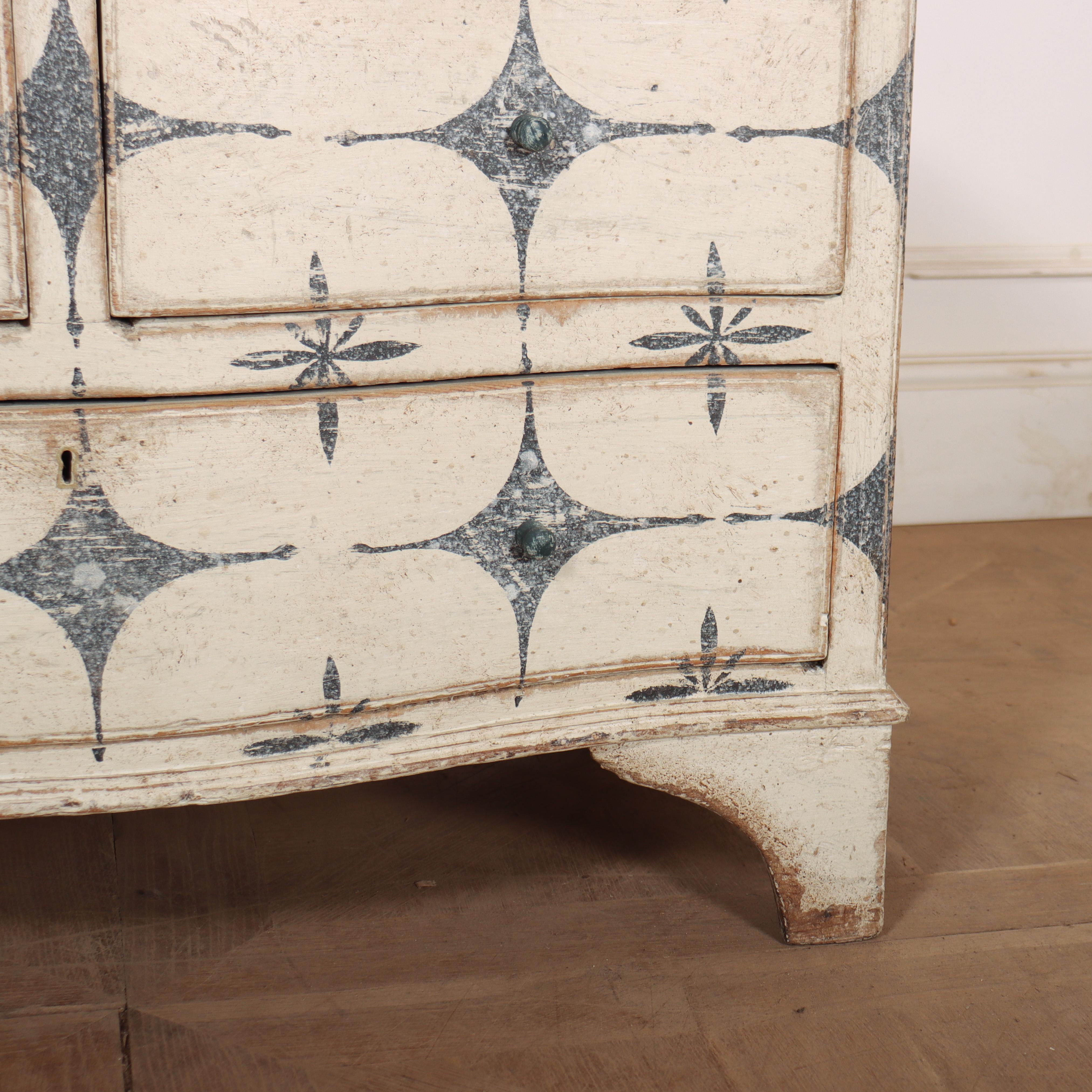 Inglese English Serpentine Painted Commode in vendita