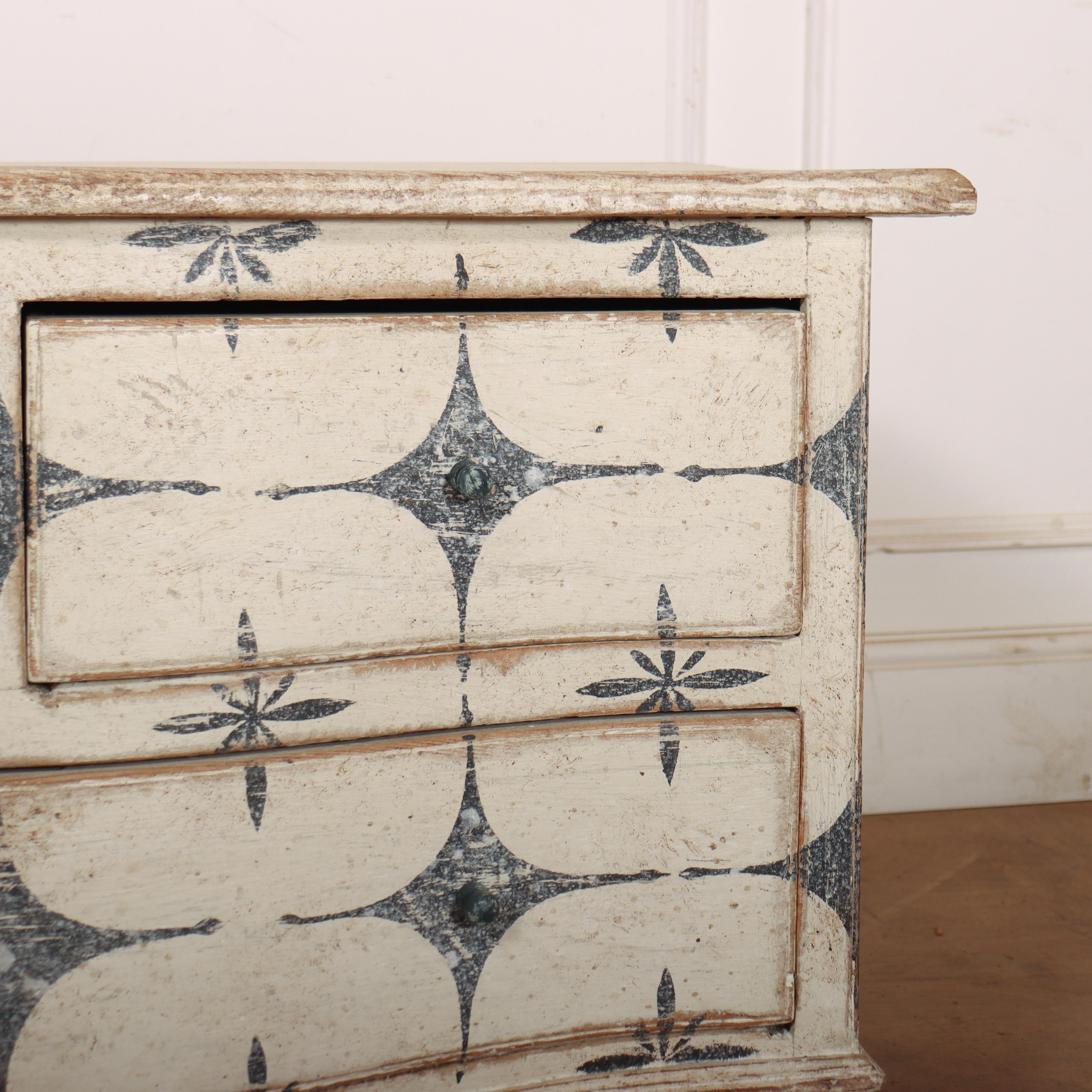 Dipinto English Serpentine Painted Commode in vendita