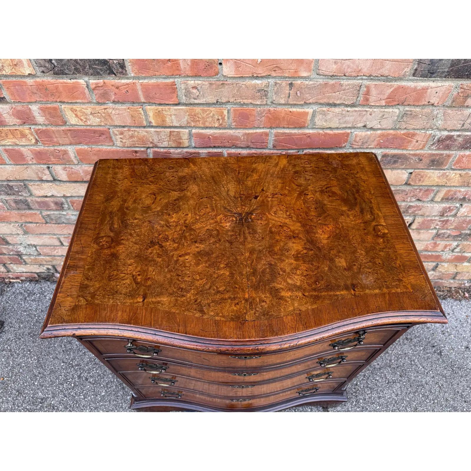 English Serpintine  Front Chest of Drawers For Sale 1