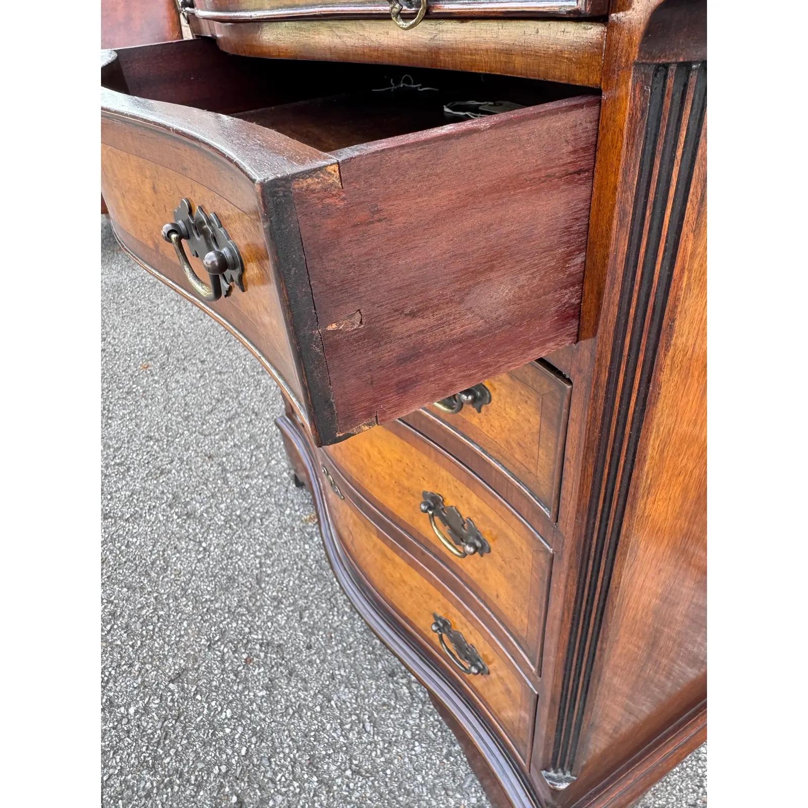 English Serpintine  Front Chest of Drawers For Sale 2